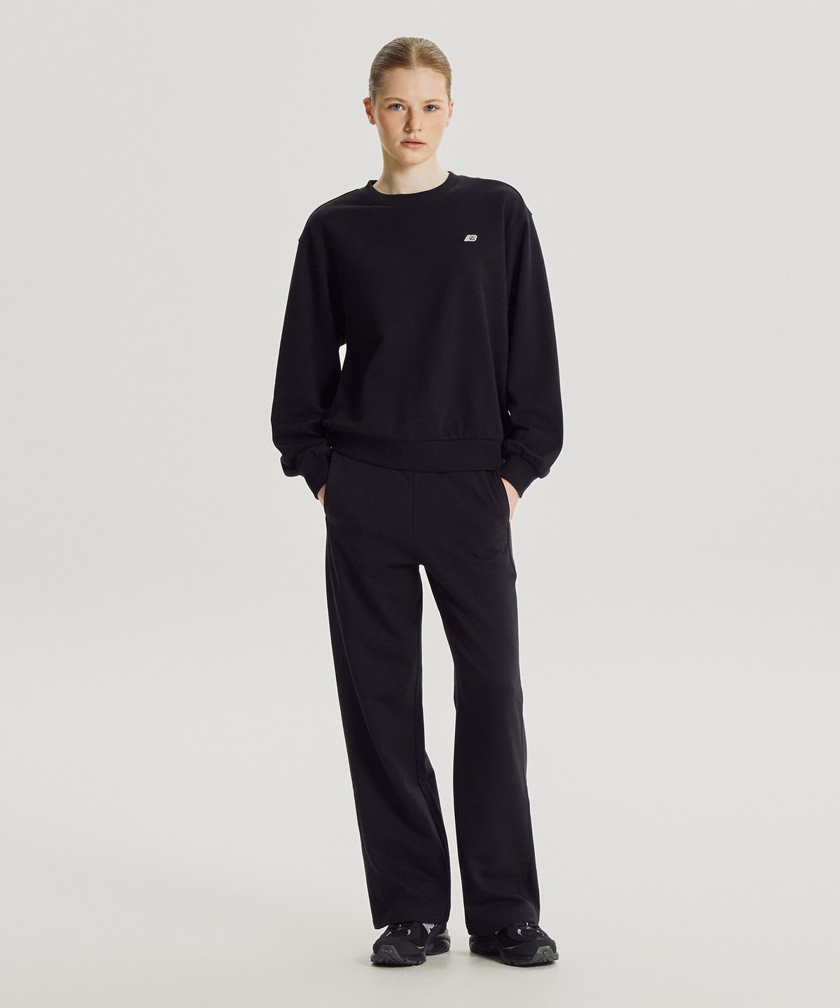 뉴발란스(NEW BALANCE) NBMLG4W912 / WOMEN 에센셜 스트레이트 팬츠 (BLACK)