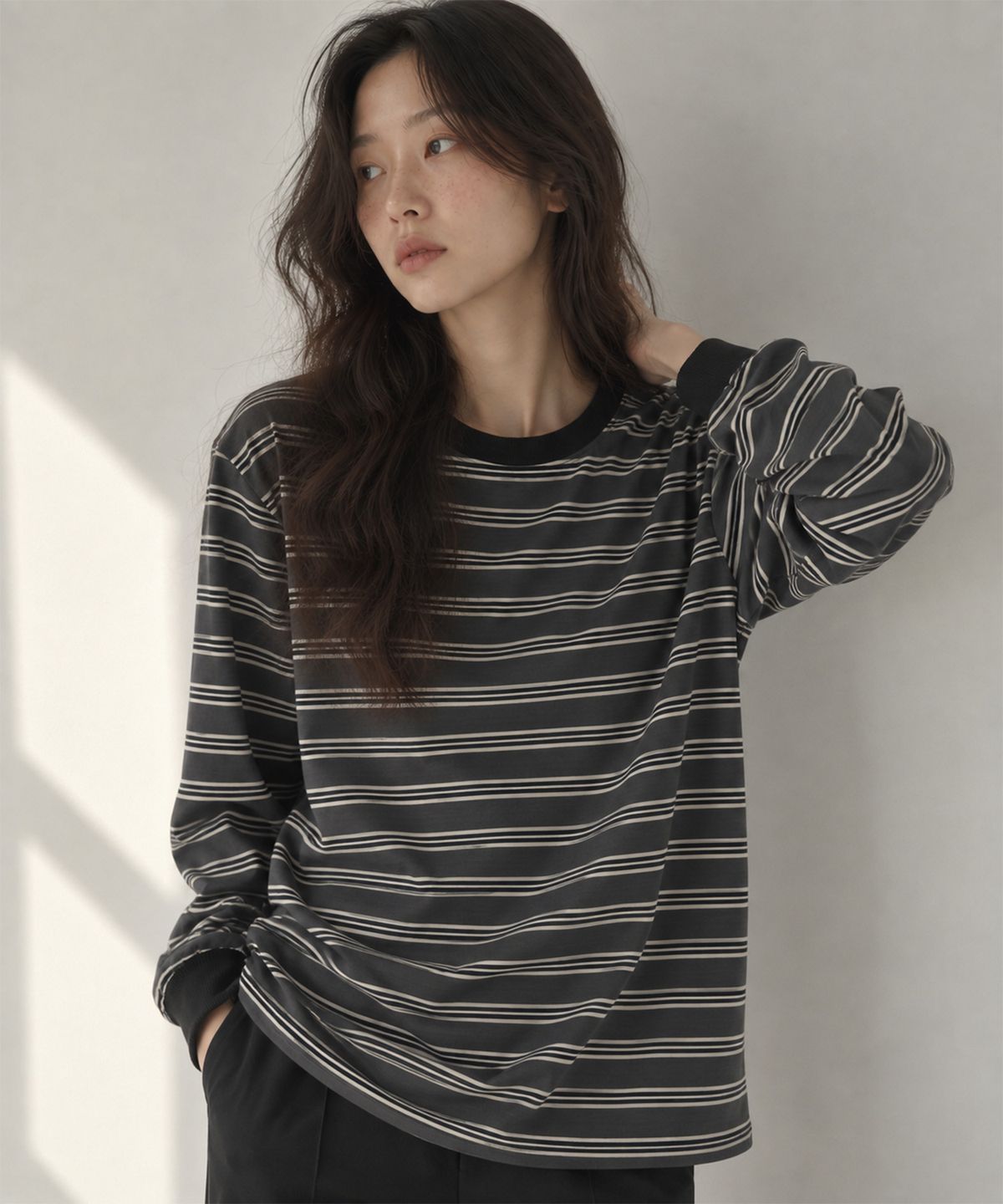 사유(SAYUU) 스트라이프 비스킷 긴팔 티 차콜