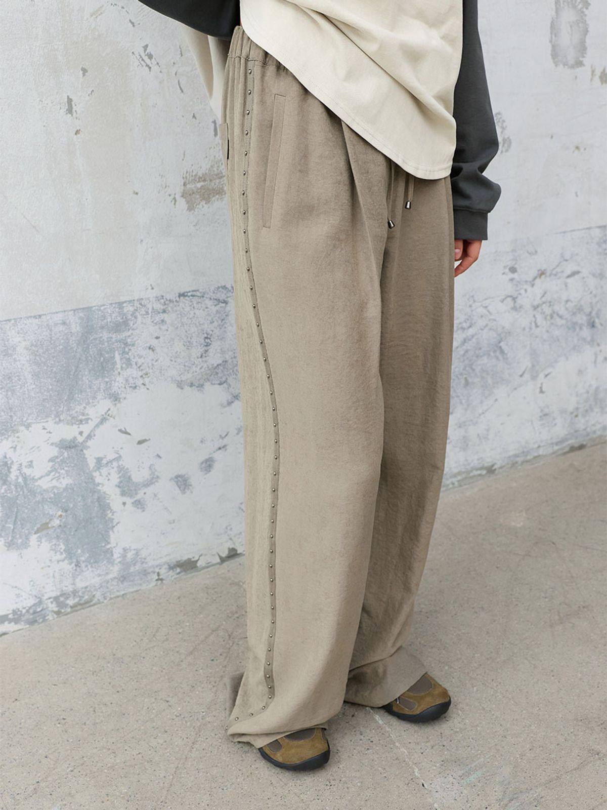레이브(RAIVE) Side Stud Detail Wide Pants VW6XL996_2color