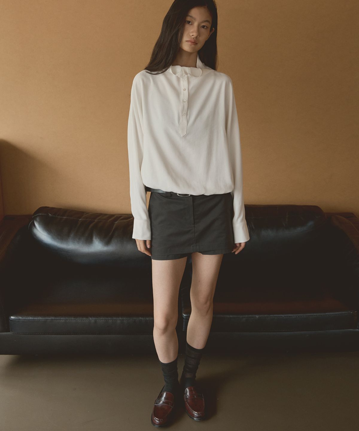 시그레이트(SIGREAT) HIGH-NECK DRAWSTRING BLOUSE_WHITE