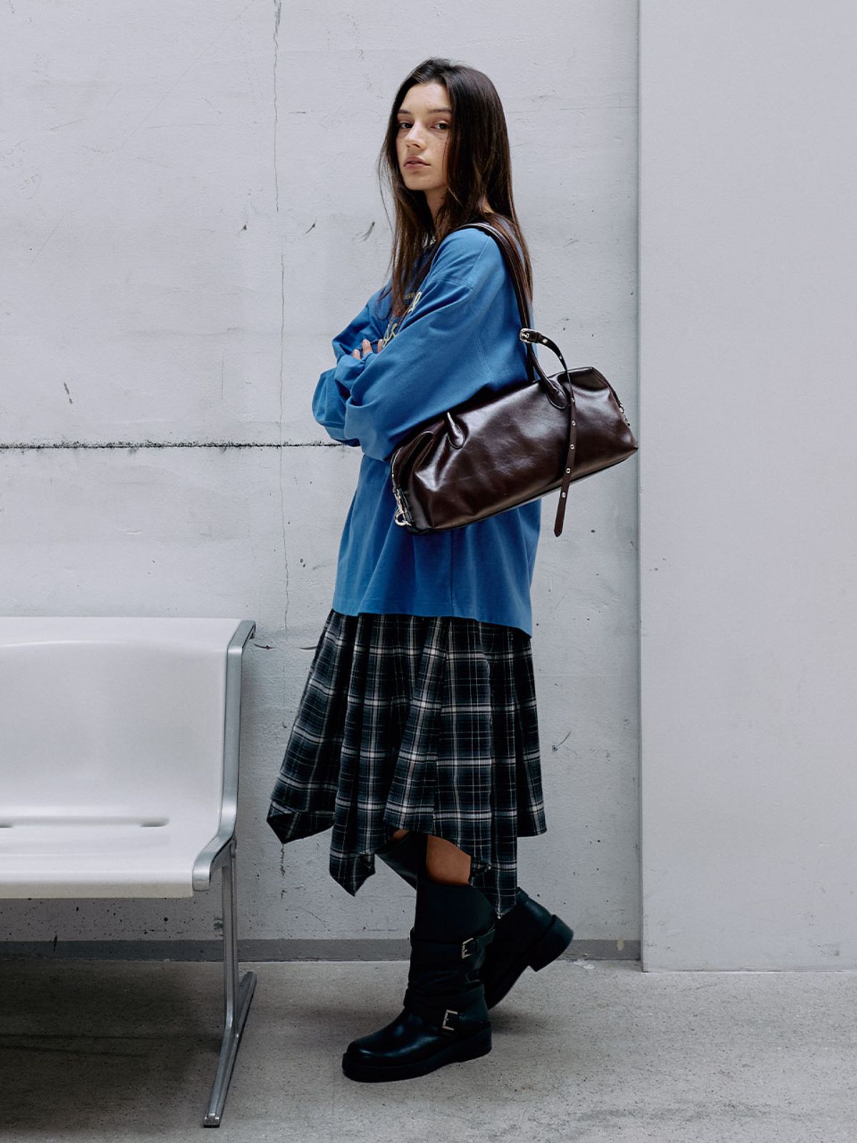 레이브(RAIVE) Check Unbalanced Midi Skirt in Black VW6AS983-10