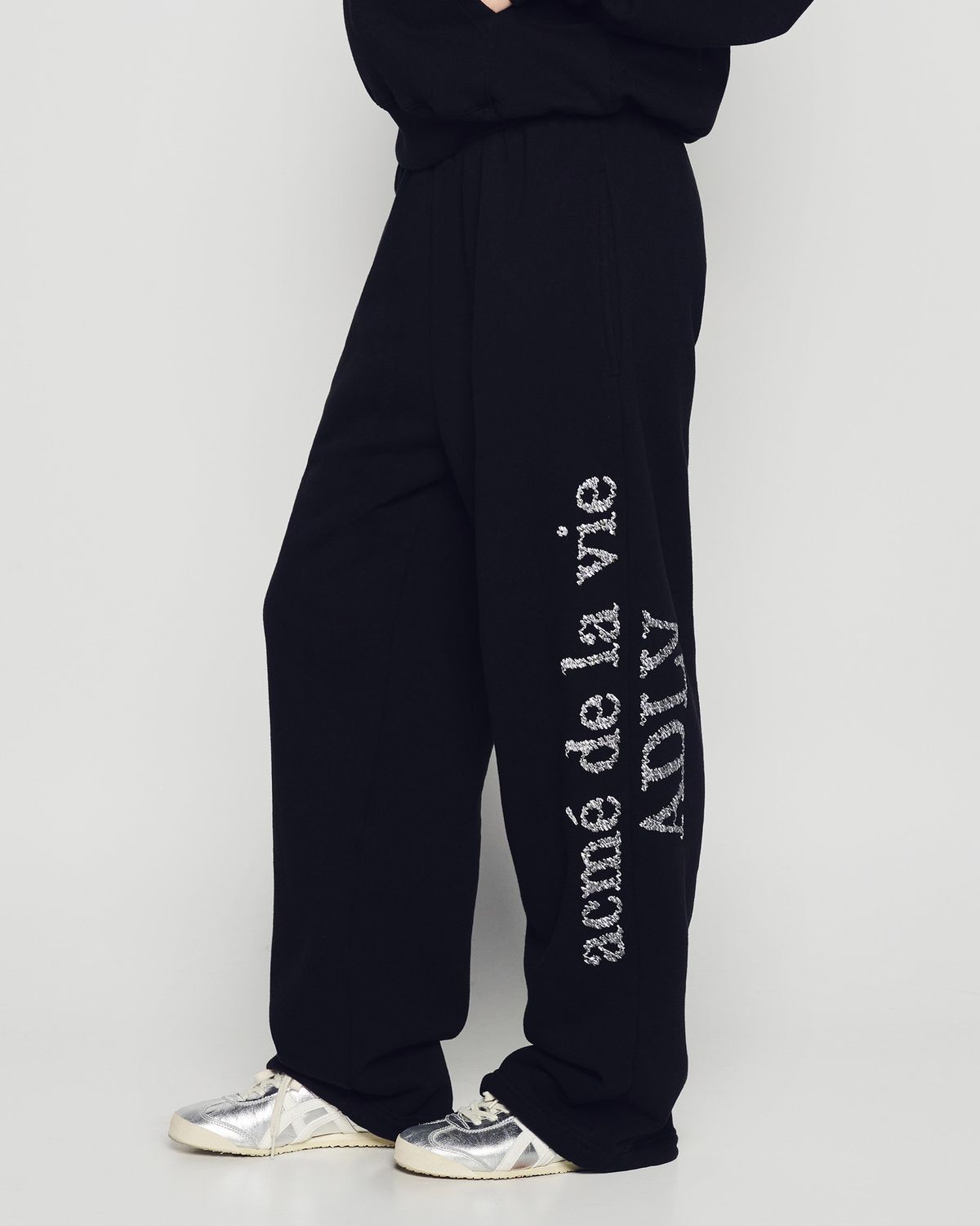 아크메드라비(ACME DE LA VIE) NOISY EMBO BASIC LOGO NAPPING PANTS