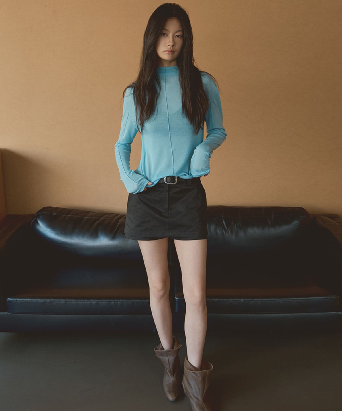 시그레이트(SIGREAT) SHEER MOCK-NECK PIN-TUCK TEE_BLUE