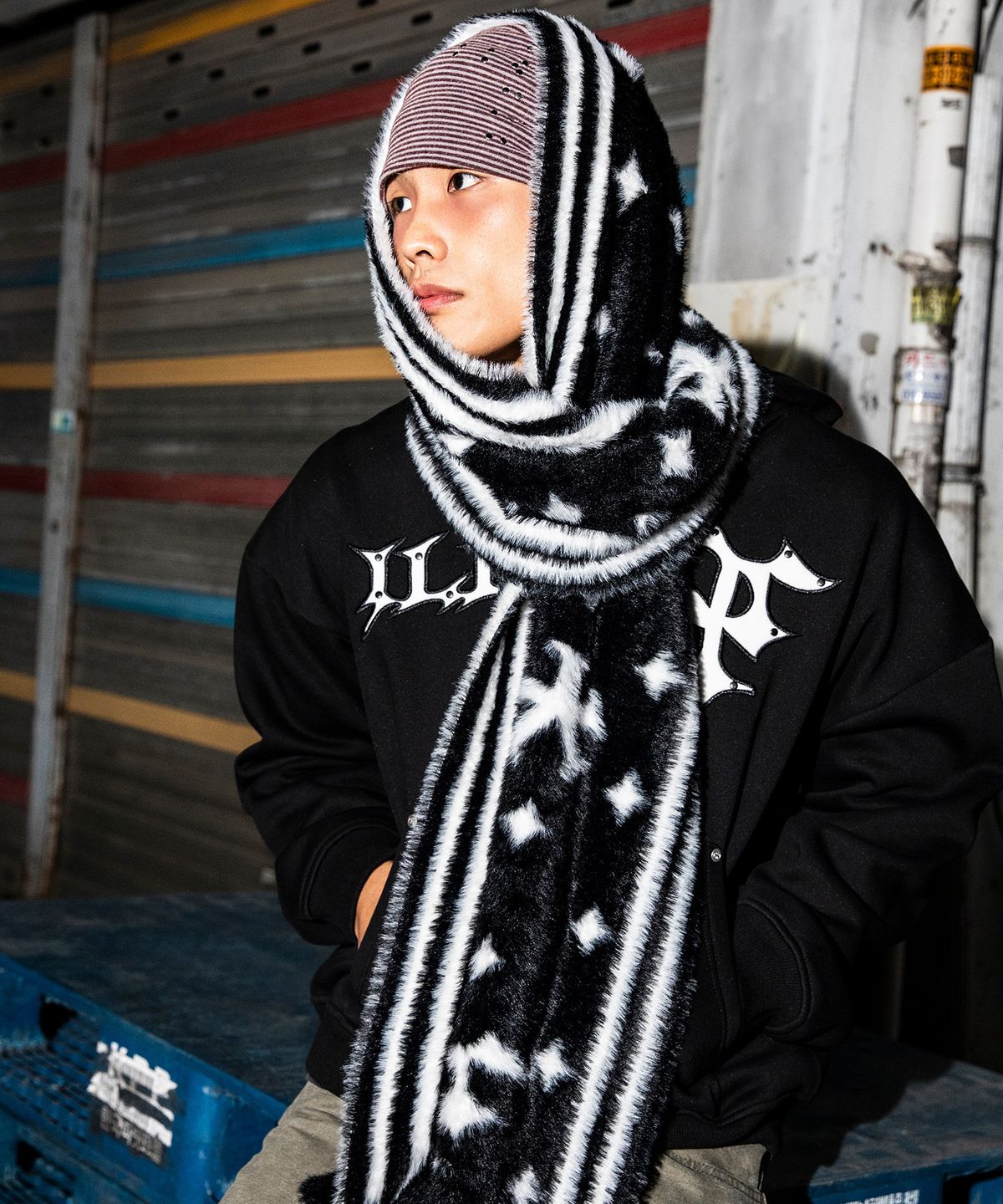 엑스톤즈(XTONZ) XF019 루프 리버시블 소프트 헤어리 머플러 (BLACK)