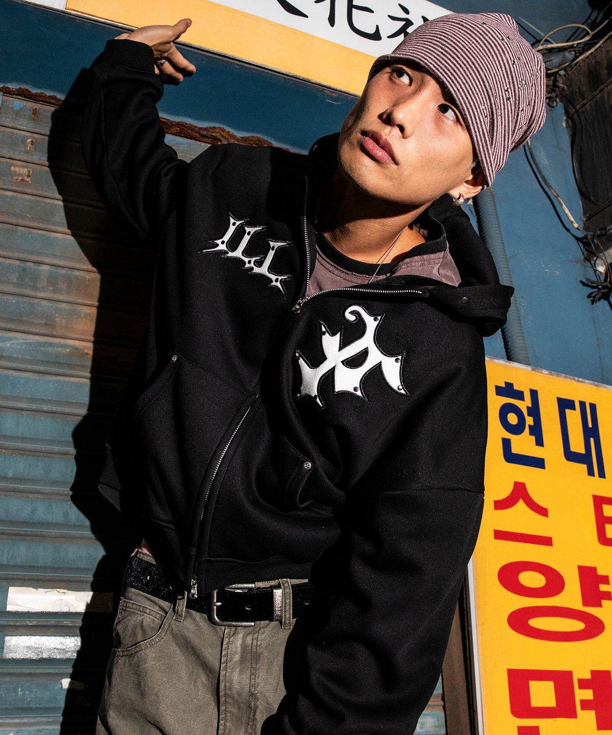 엑스톤즈(XTONZ) XF020 크로스 스터드 스트라이프 비니 (BURGUNDY/GRAY)
