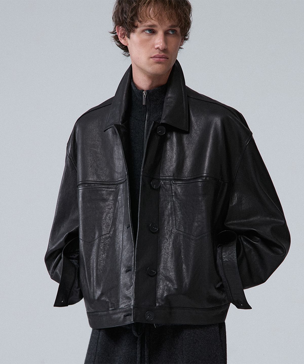 우마뭉(UMARMUNG) Italian vegetable lambskin trucker jacket_Earthy black