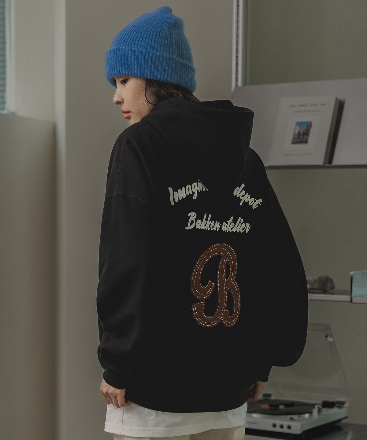 바켄(BAKKEN) [우먼] B SYMBOL 아플리케 후디 BK6989 (3COLOR)