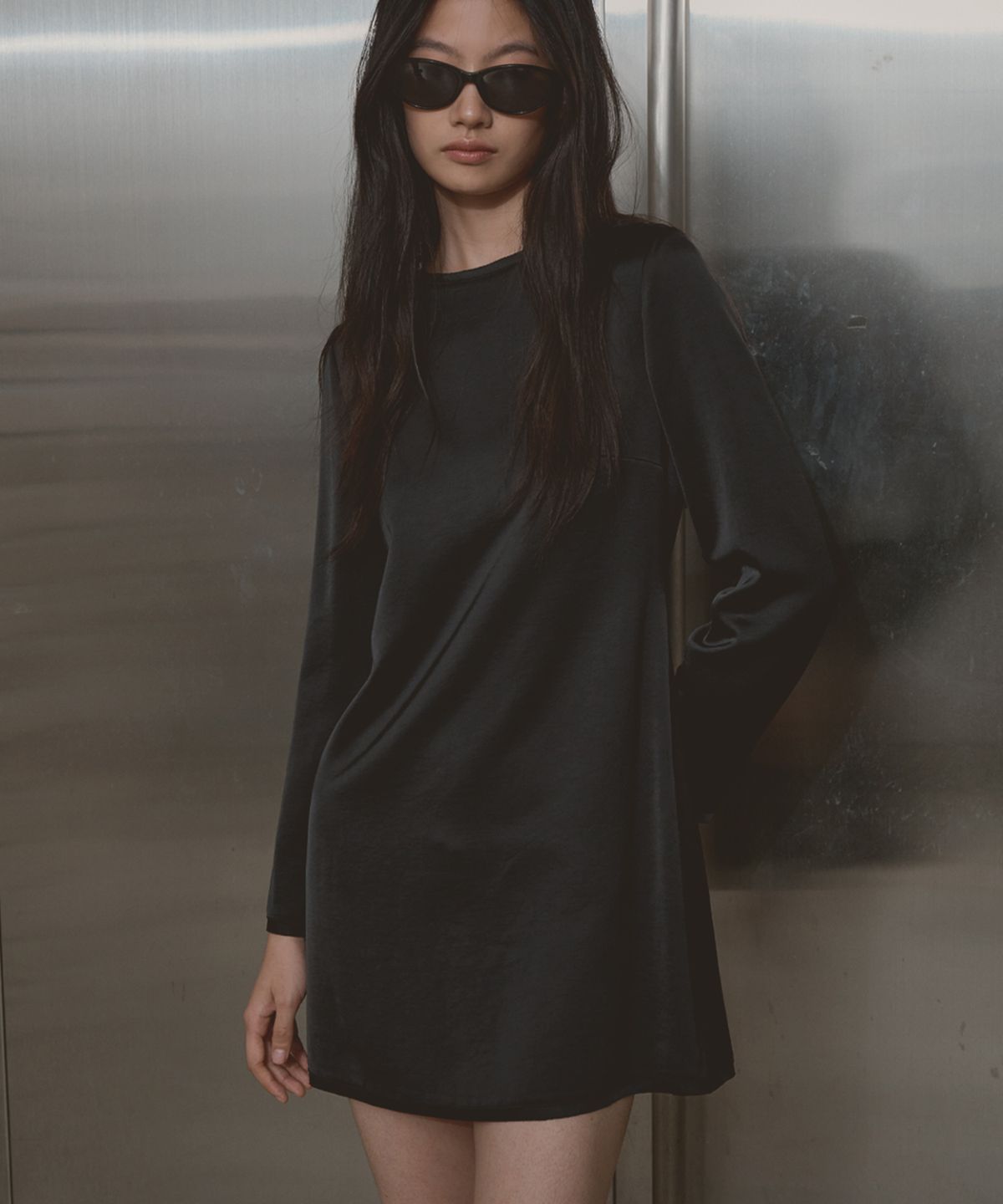 시그레이트(SIGREAT) VISCOSE SATIN MINI DRESS_BLACK