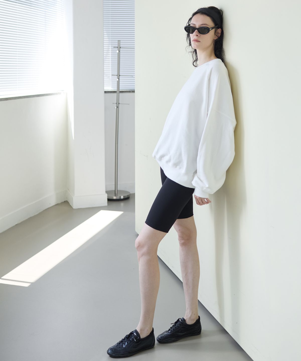 누베르(NUVERE) Dover Oversized Sweat Ivory