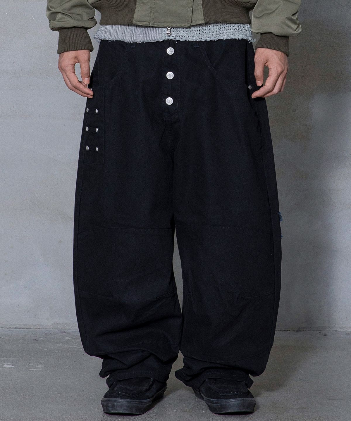 엑스톤즈(XTONZ) XF018 루프 크로스 더블니 워싱 코튼 팬츠 (BLACK)