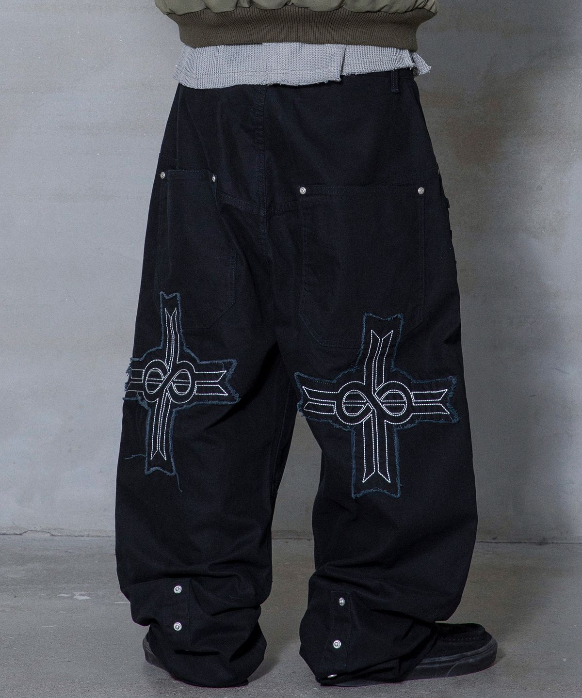 엑스톤즈(XTONZ) XF018 루프 크로스 더블니 워싱 코튼 팬츠 (BLACK)