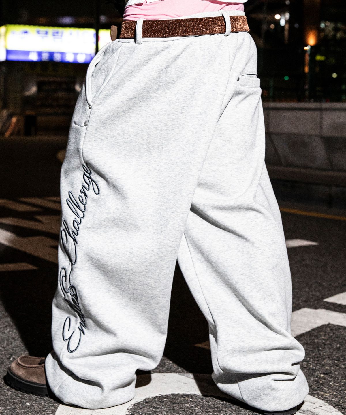 엑스톤즈(XTONZ) XF022 엔드리스 벨로아 기모 스웨트 팬츠 (GRAY)