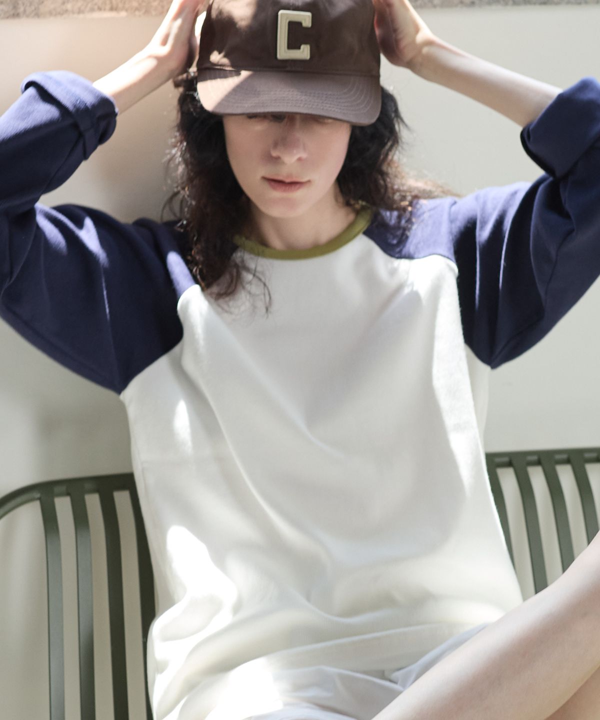 누베르(NUVERE) Mason Raglan Ivory
