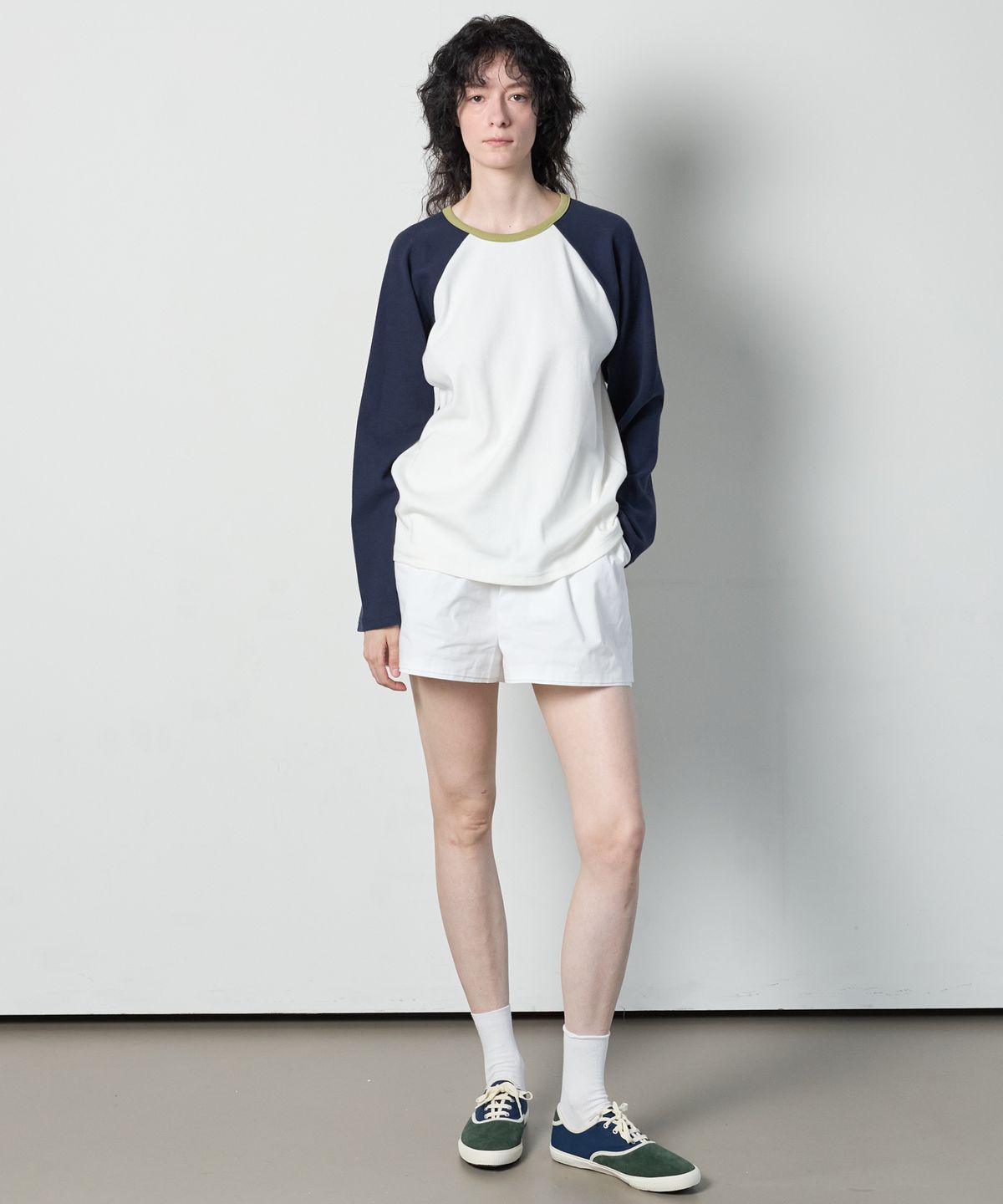 누베르(NUVERE) Mason Raglan Ivory