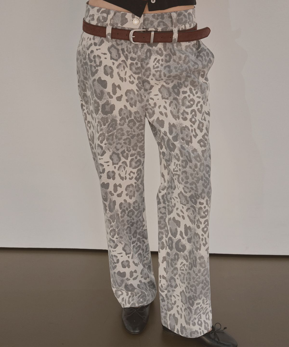 시그레이트(SIGREAT) LEOPARD STRAIGHT PANTS_IVORY