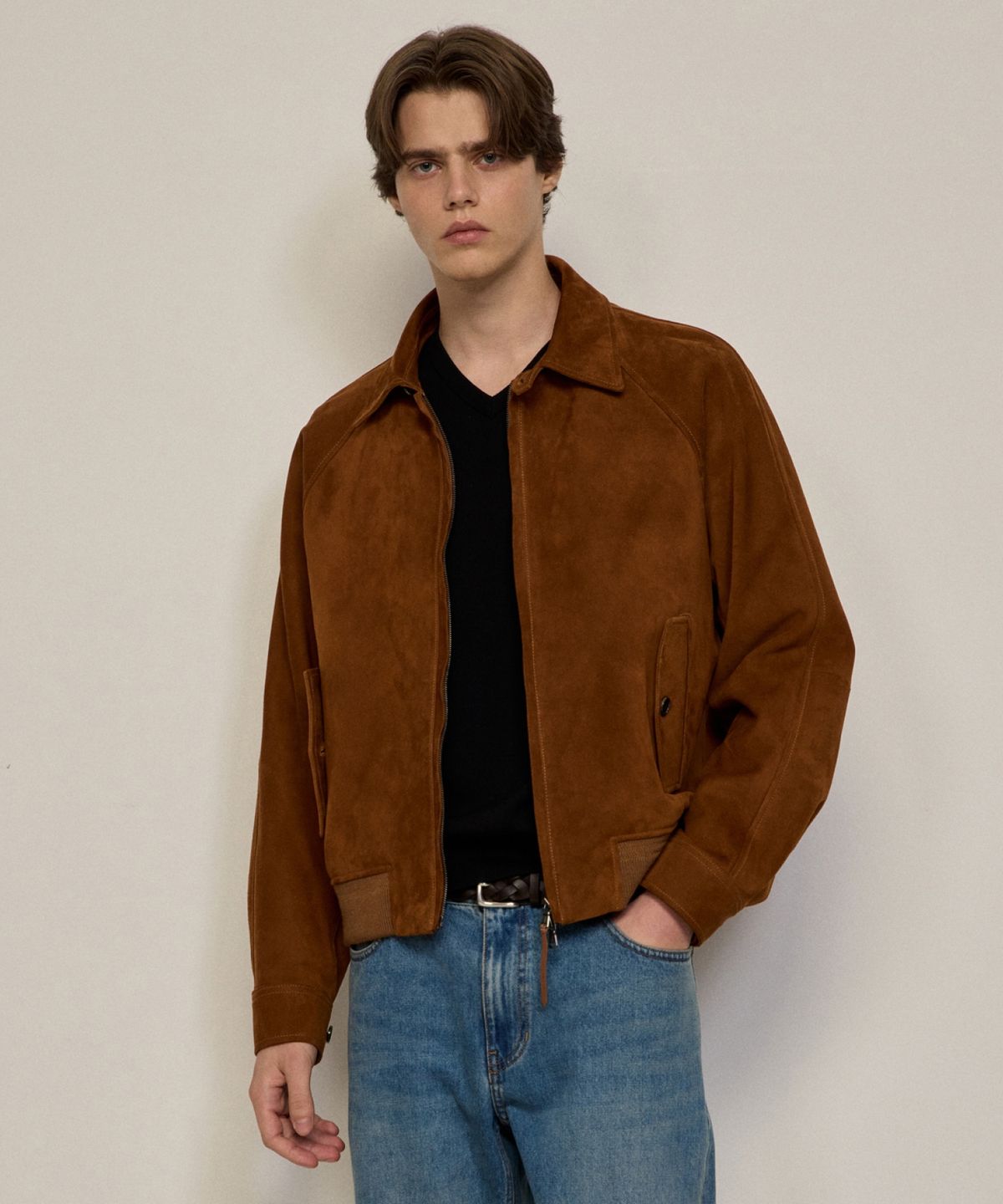 질스튜어트뉴욕 맨(JILLSTUART NEWYORK MEN) 고트스웨이드 스윙탑 점퍼 - 브라운 (JNJU6C055W2)