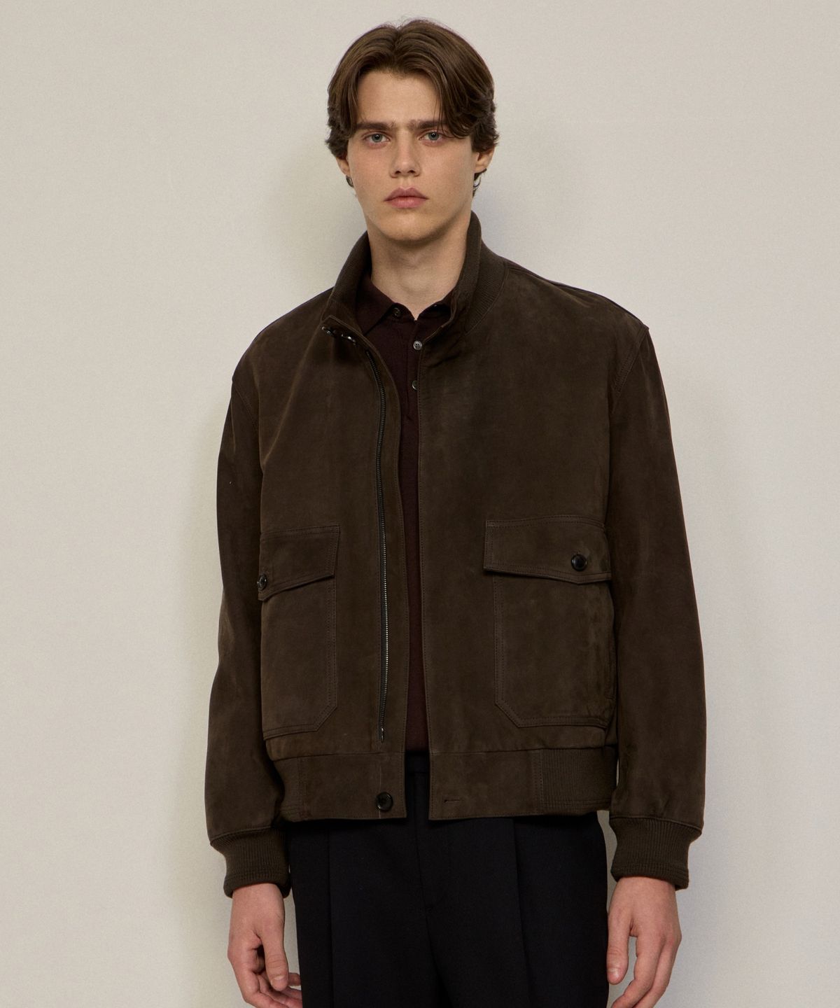 질스튜어트뉴욕 맨(JILLSTUART NEWYORK MEN) [ITALY]  카프스킨 스웨이드 A-1 점퍼 - 다크카키 (JNJU6C054K3)