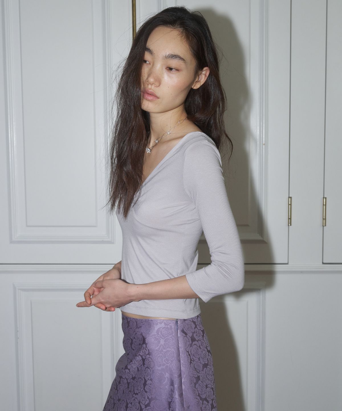 더포르타(THEPORTA) DEEP V-NECK SLIM TOP, GRAY