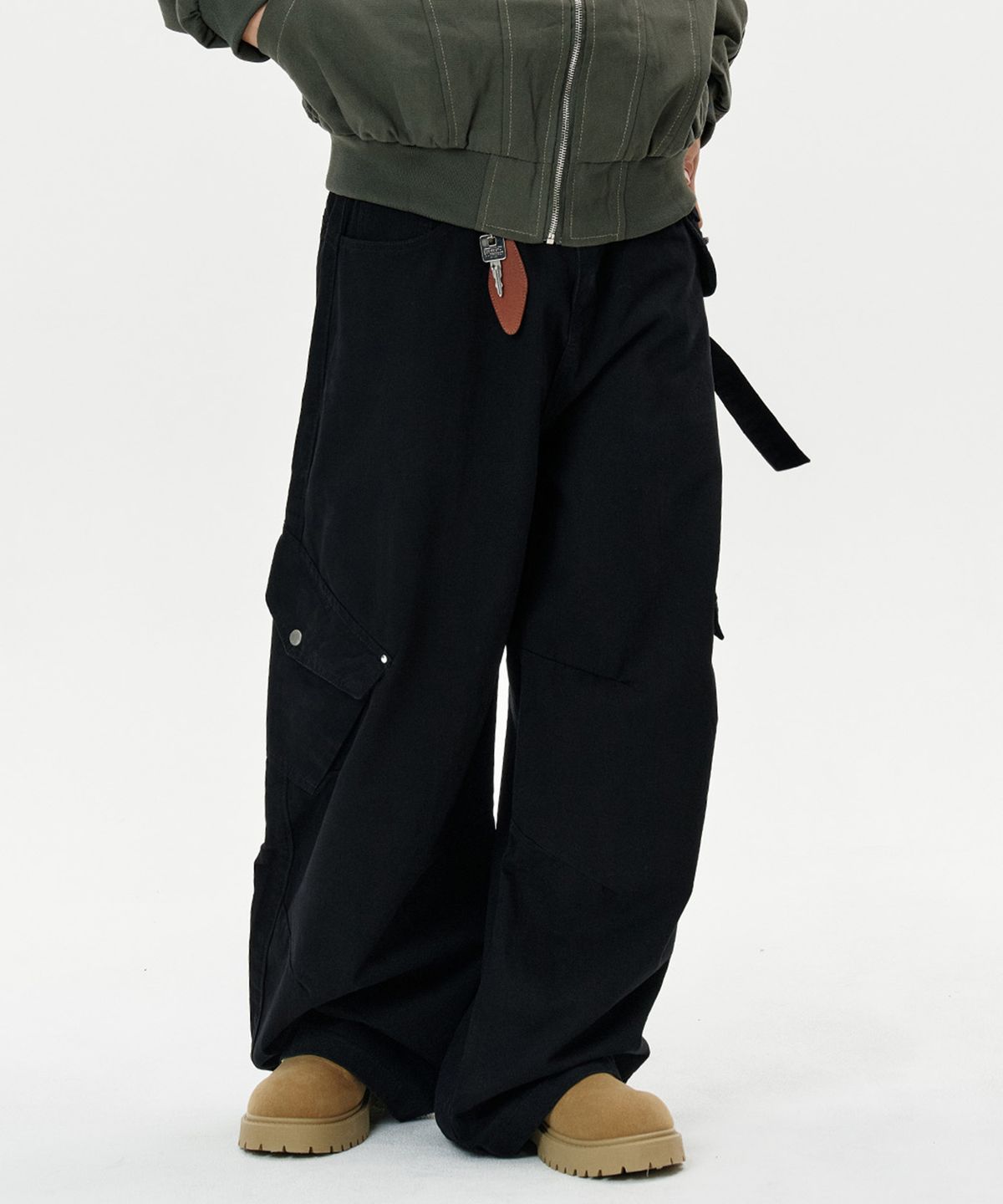 딥센스(DEEP SENSE) Utility Panel Curved Cargo Pants - black