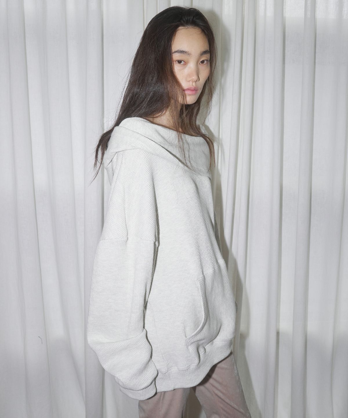 더포르타(THEPORTA) ROSE OFF-SHOULDER HOOD TOP, OATMEAL