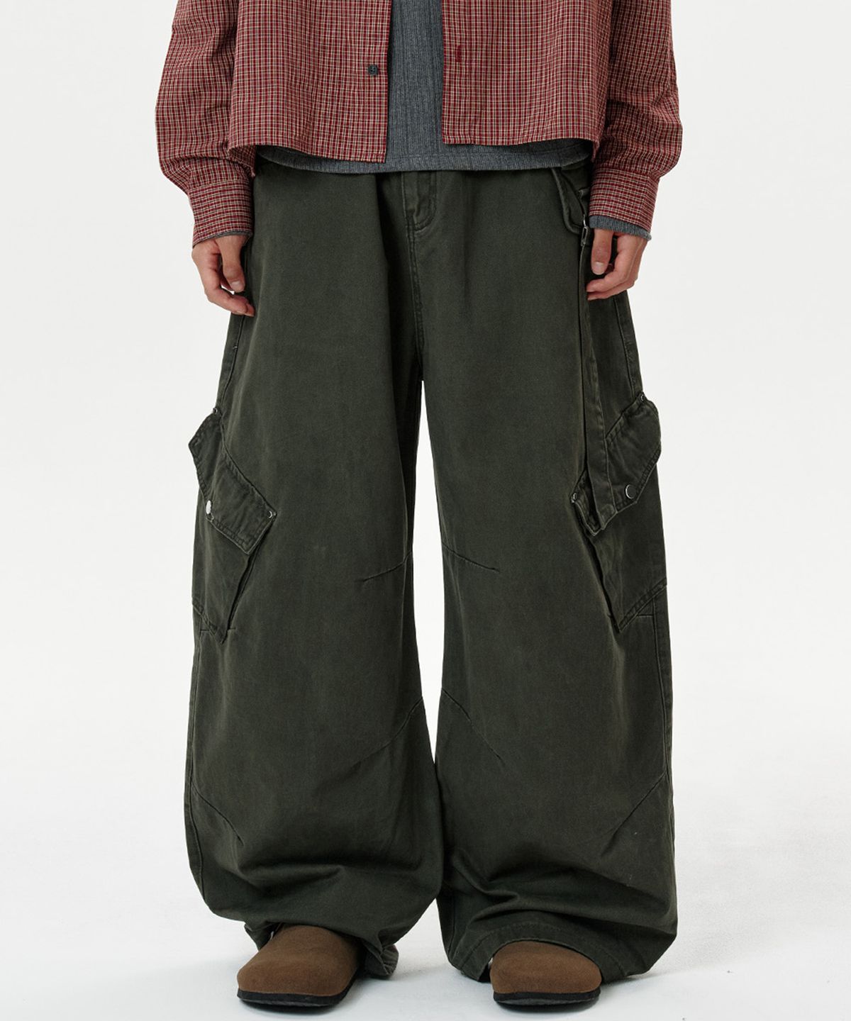 딥센스(DEEP SENSE) Utility Panel Curved Cargo Pants - khaki