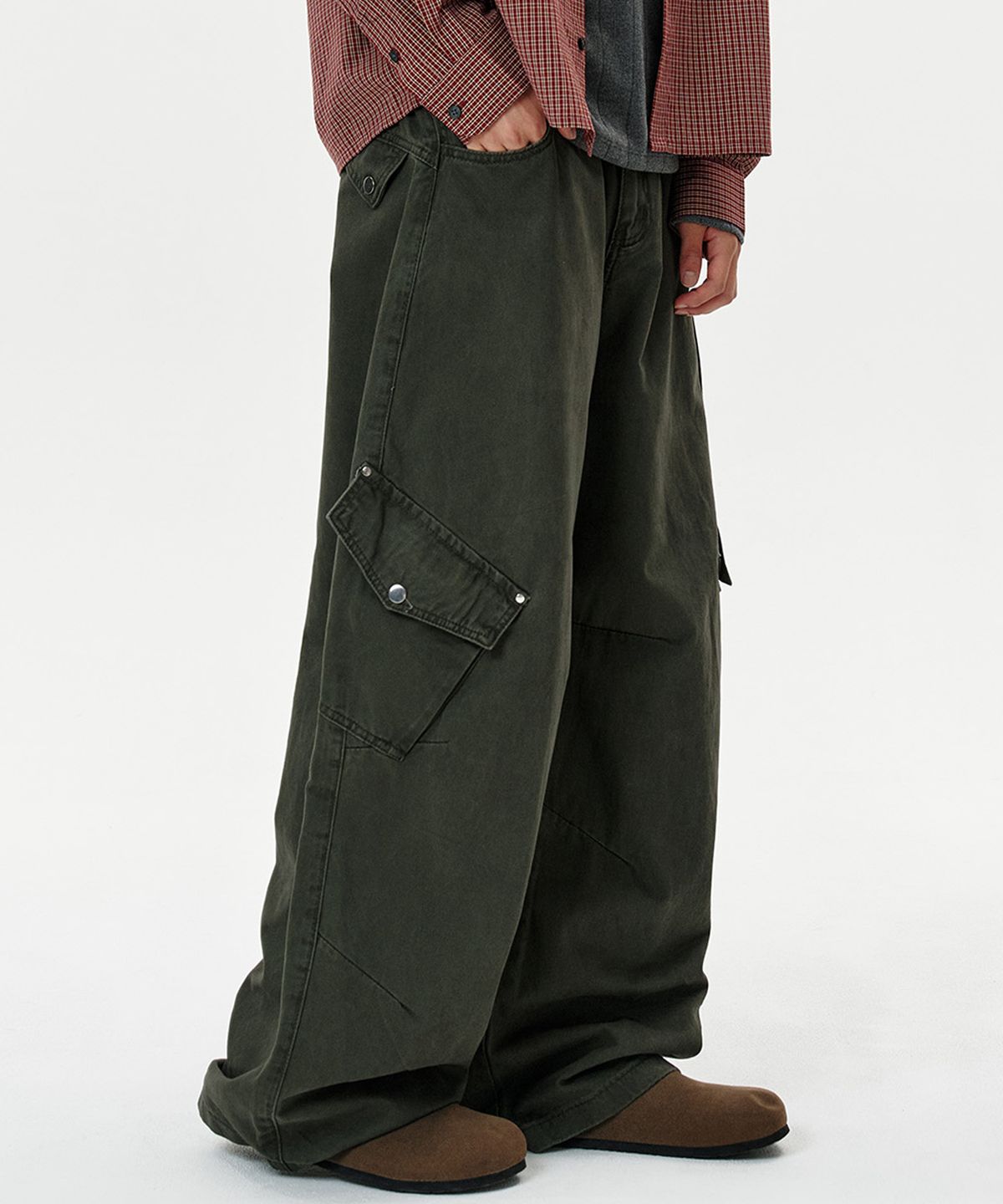 딥센스(DEEP SENSE) Utility Panel Curved Cargo Pants - khaki