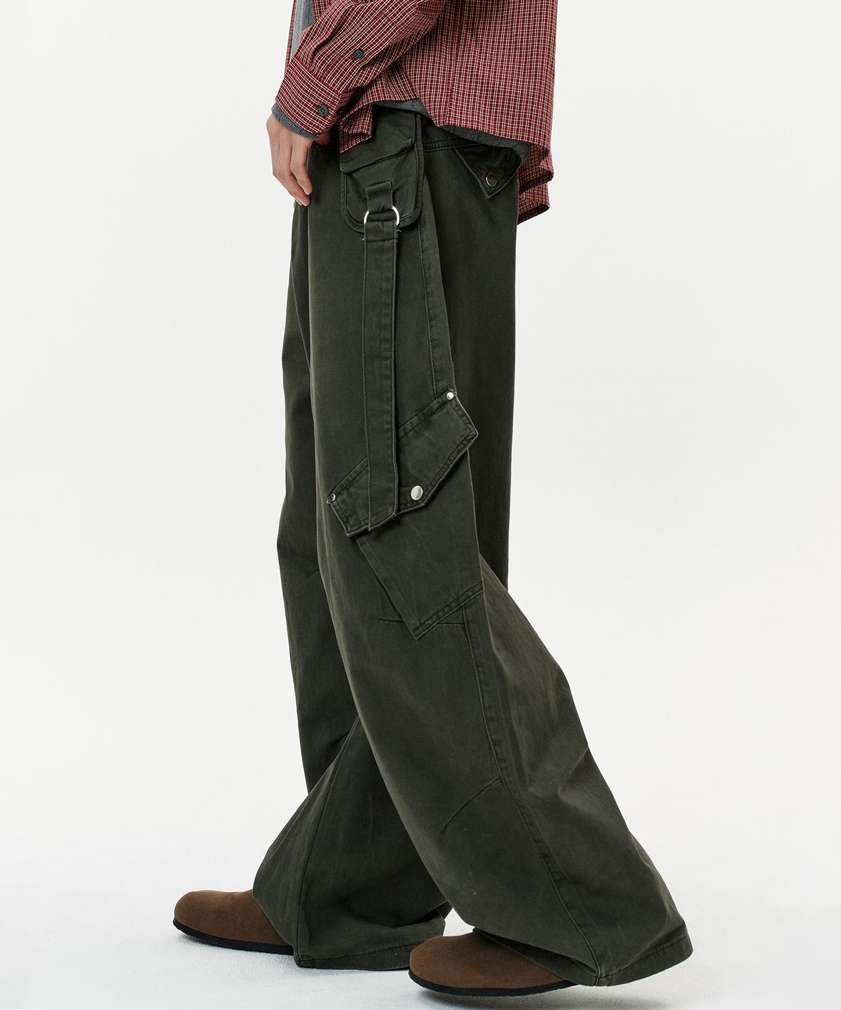 딥센스(DEEP SENSE) Utility Panel Curved Cargo Pants - khaki