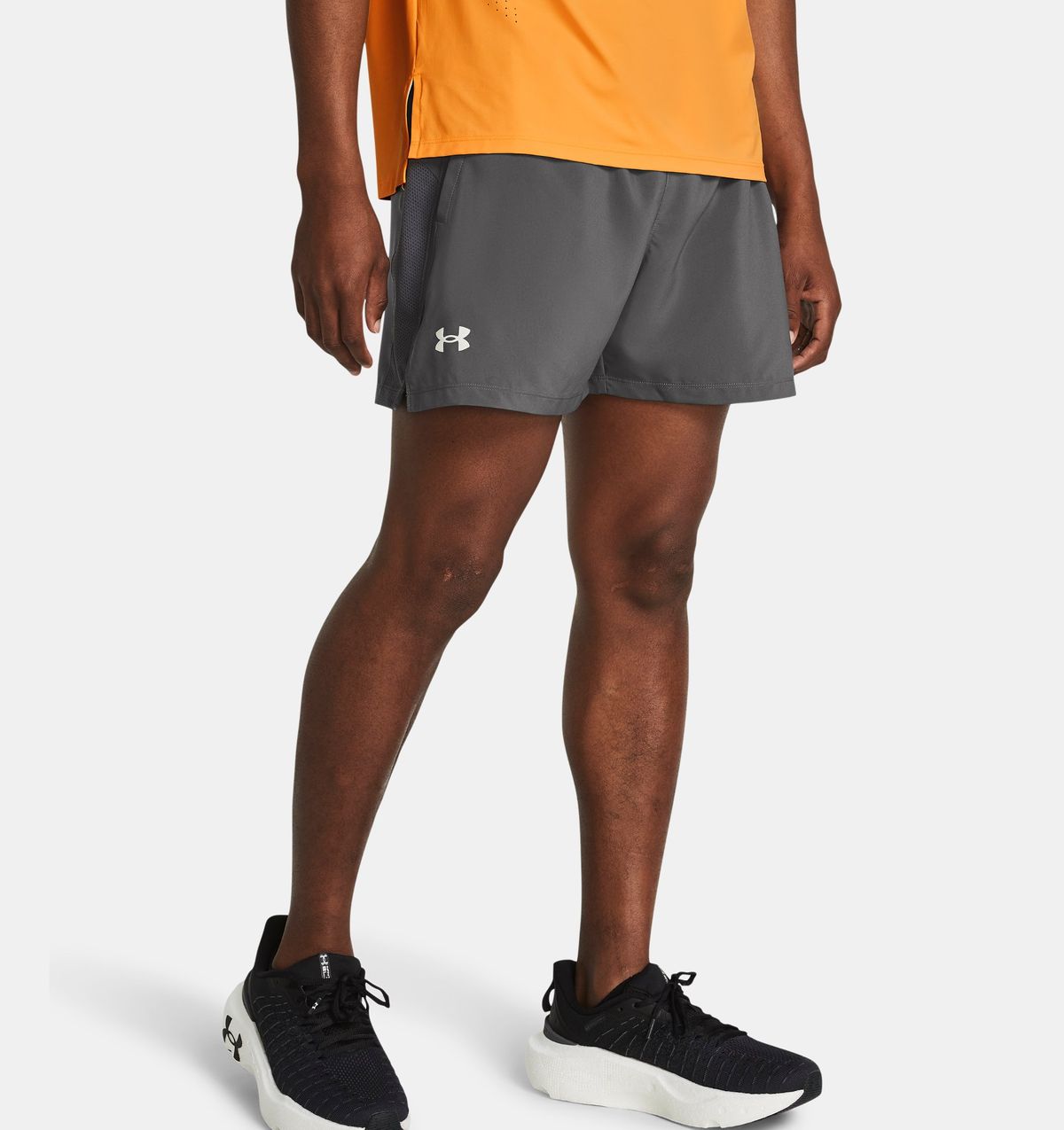 언더아머(UNDERARMOUR) 남성 UA 론치 5인치 쇼츠1382617-025