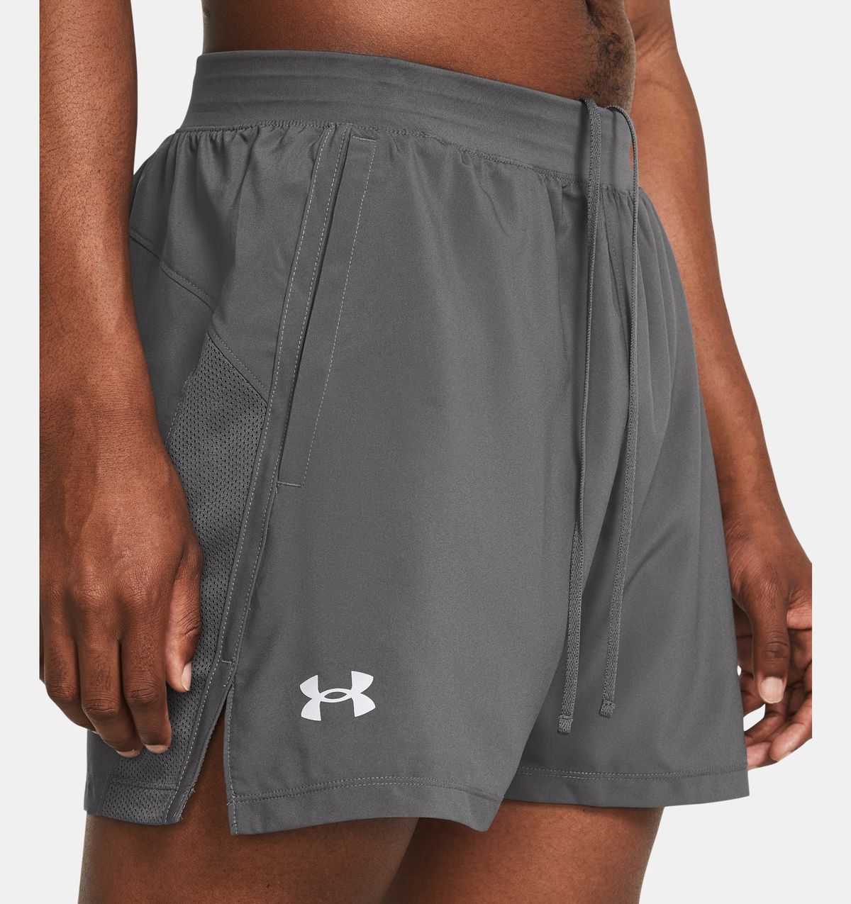 언더아머(UNDERARMOUR) 남성 UA 론치 5인치 쇼츠1382617-025