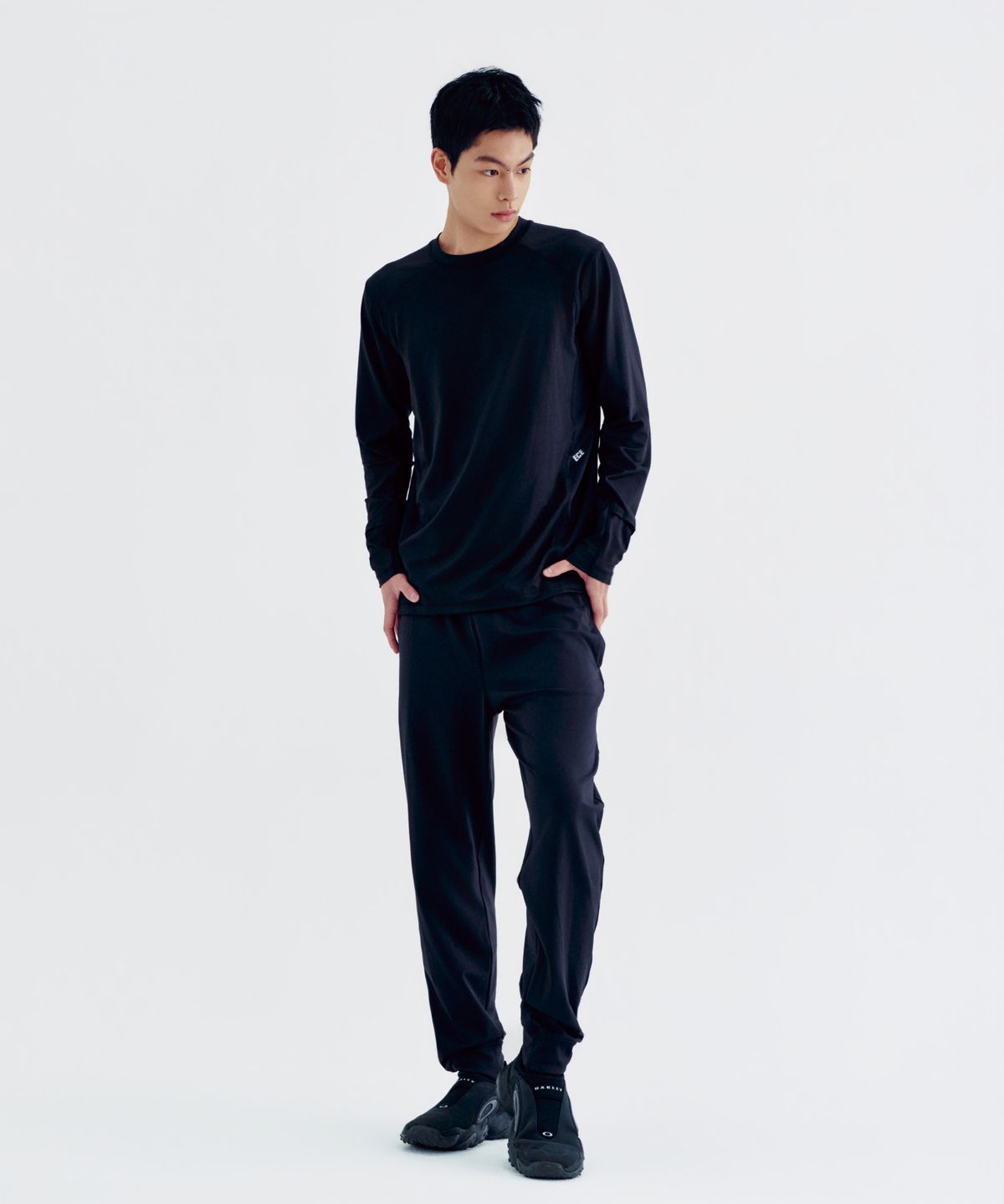 얼스캄에라(EARTH CALM ERA) 마이크로 피치드 조거 팬츠