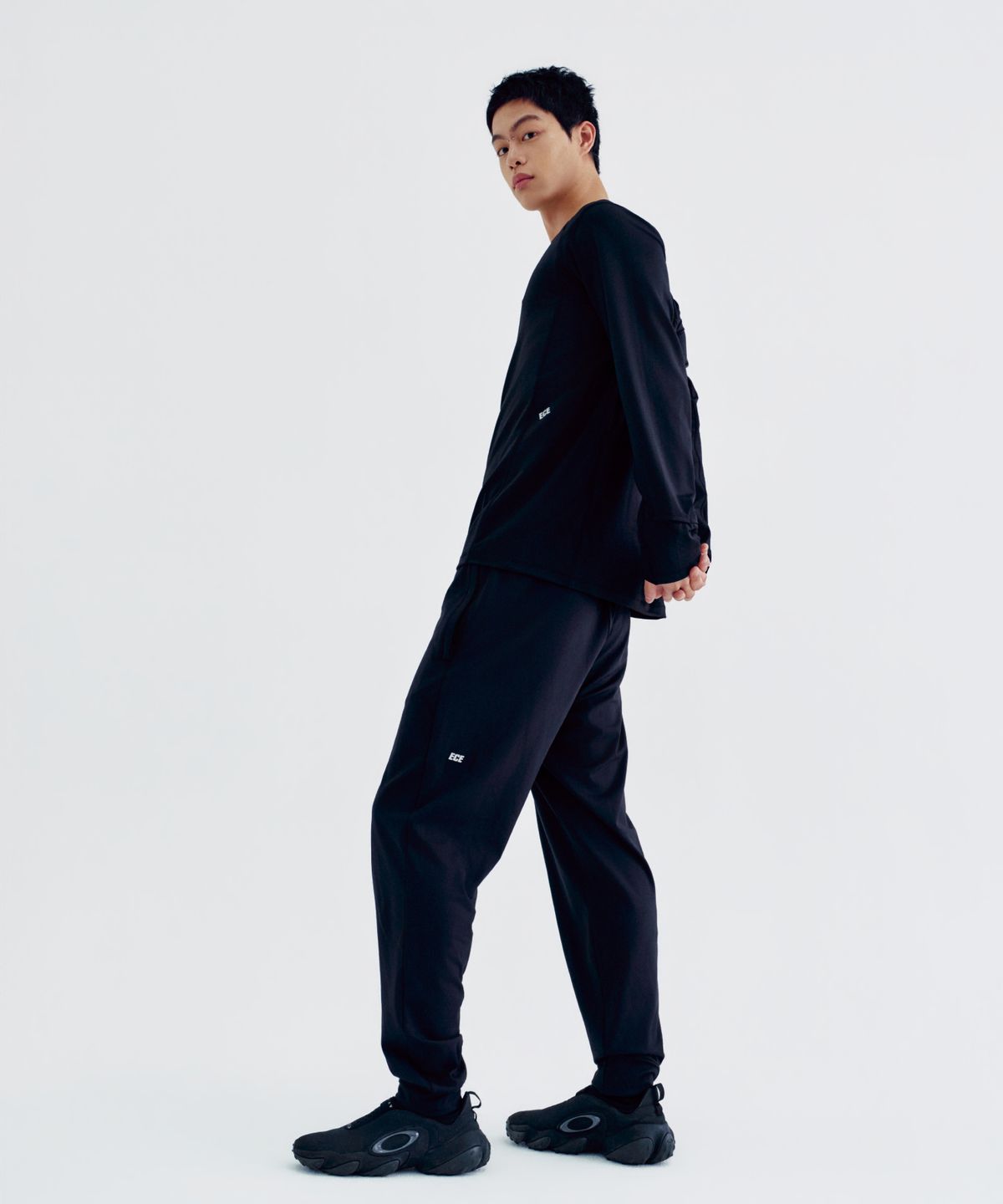 얼스캄에라(EARTH CALM ERA) 마이크로 피치드 조거 팬츠