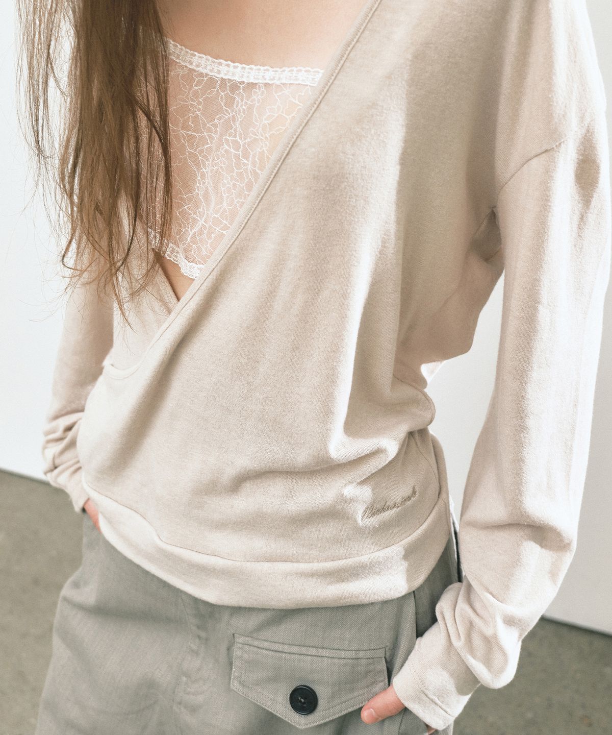 닉앤니콜(NICK&NICOLE) DEEP WRAP V-NECK LONG SLEEVE TOP_BEIGE