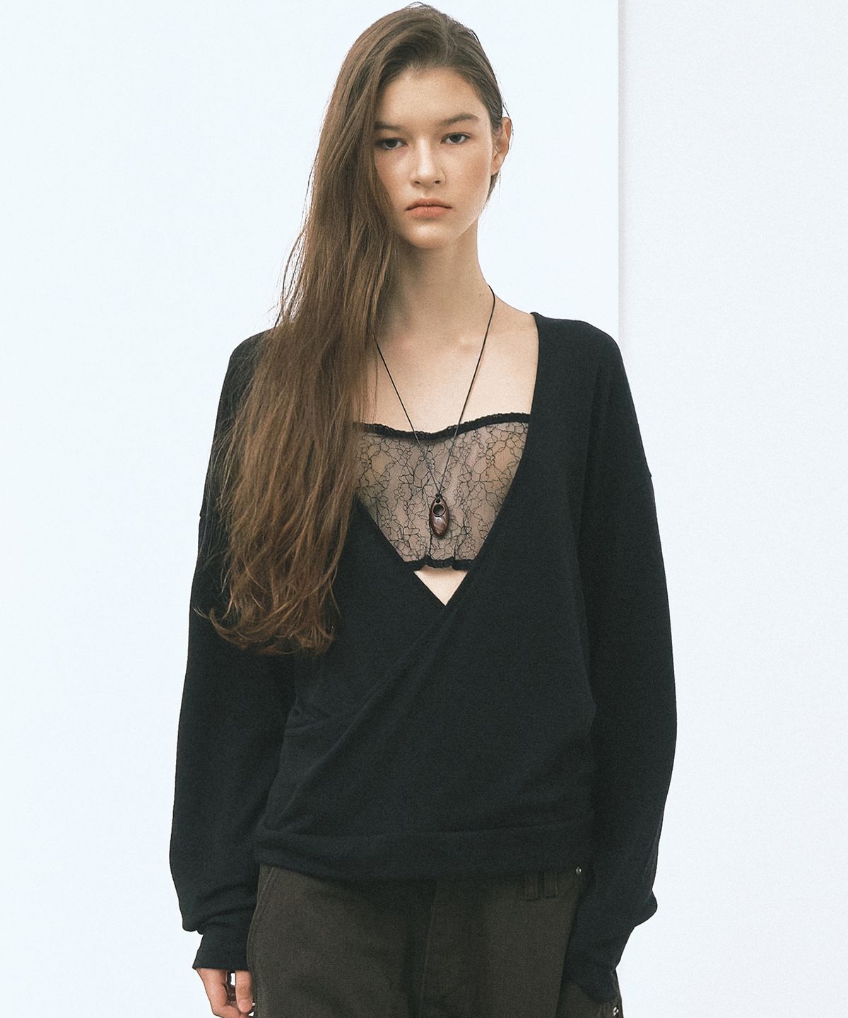 닉앤니콜(NICK&NICOLE) DEEP WRAP V-NECK LONG SLEEVE TOP_BLACK