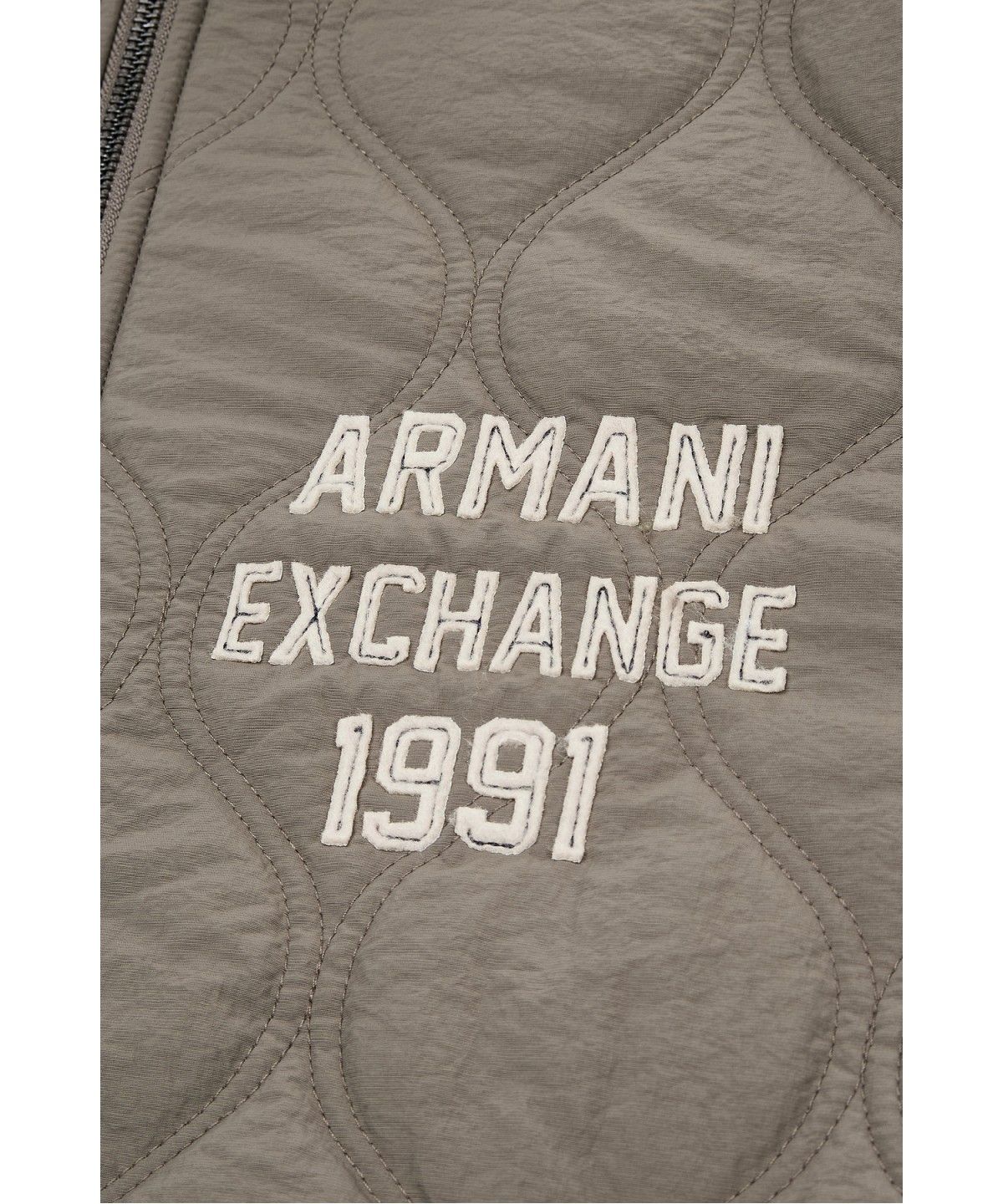 아르마니 익스체인지(ARMANI EXCHANGE) 남성 1991 로고 웨이브 퀼팅 자켓 _웜 그레이_A416310018