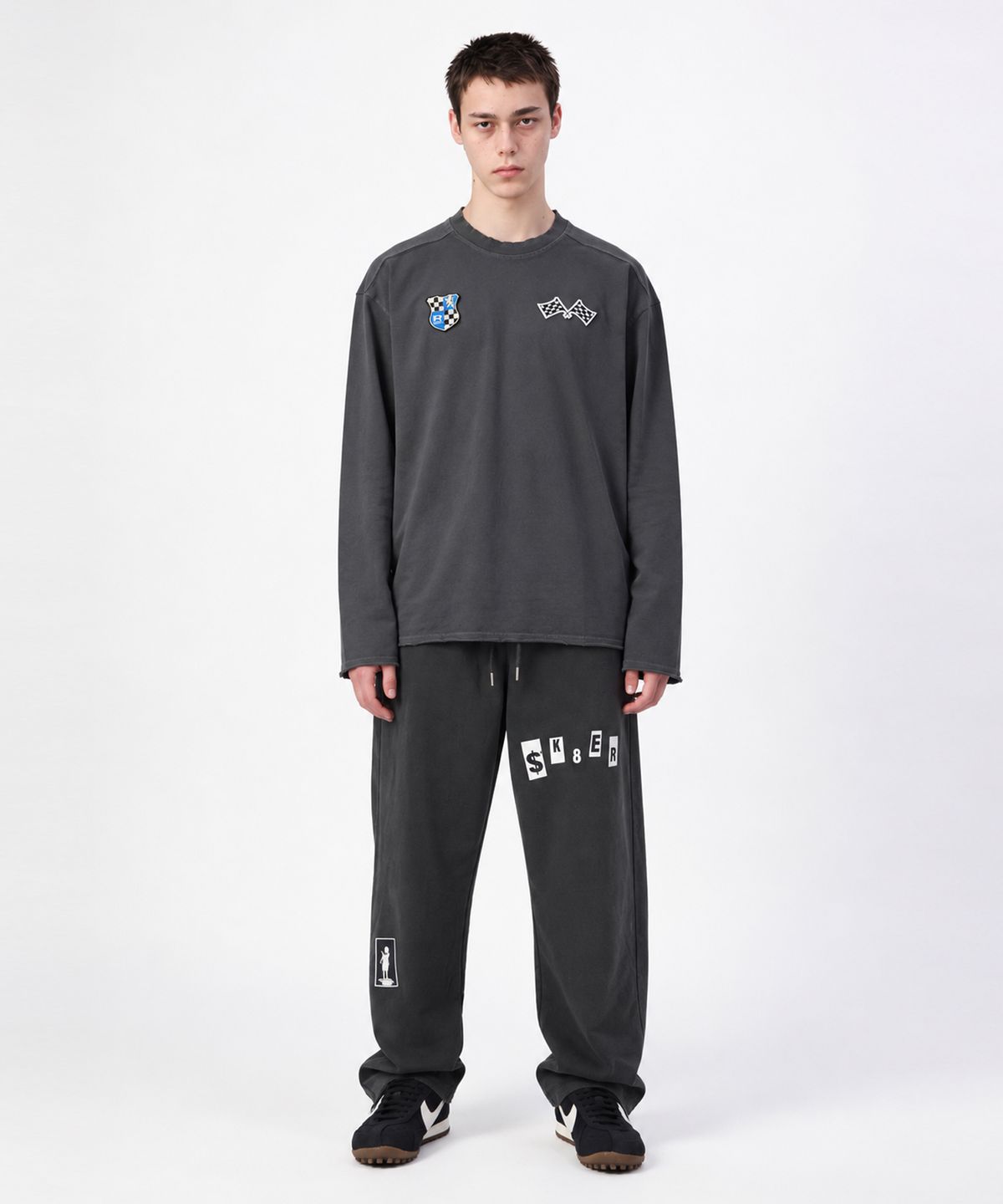 스케이터락(SK8ER ROCK) Race Patch Raw Edge T-Shirt (Dark gray)