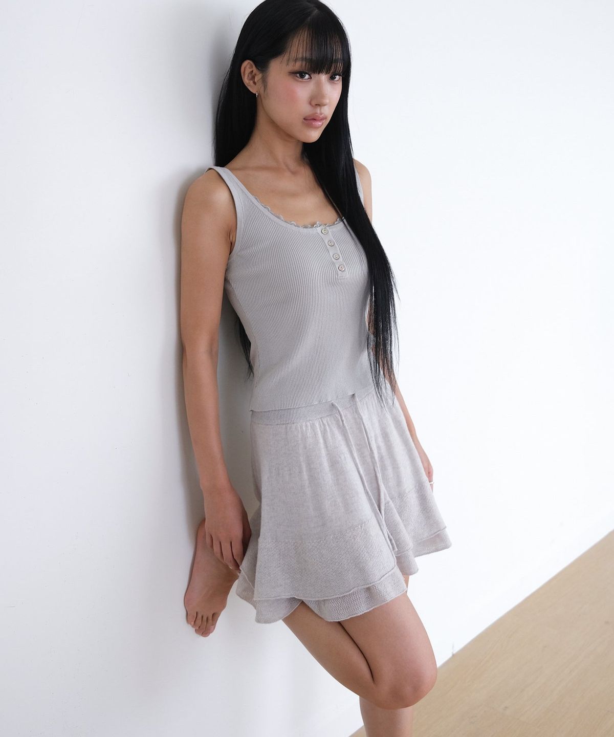 오오티엔(OOTN) LACE TRIM SLEEVELESS KNIT [GREY]