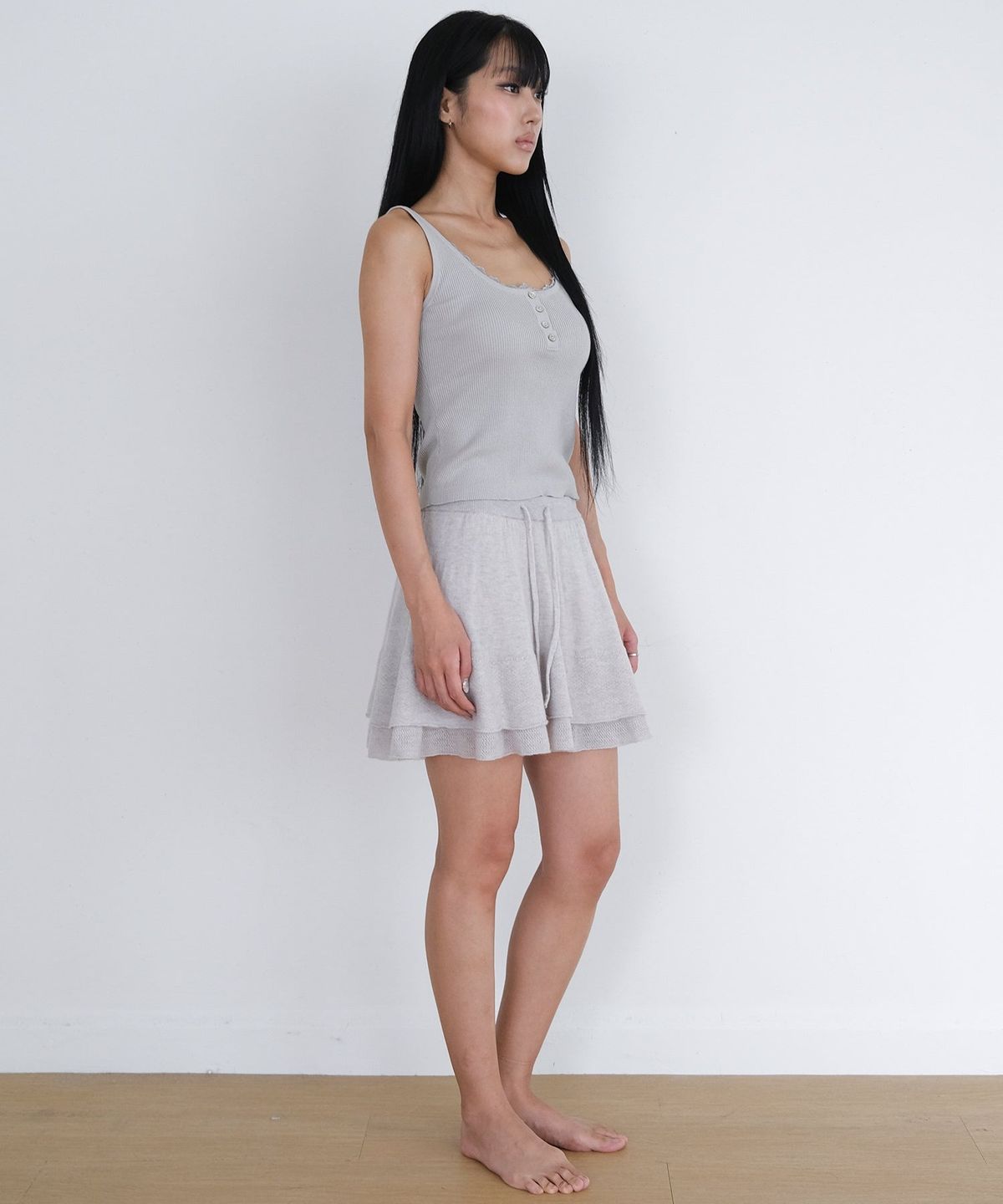 오오티엔(OOTN) LACE TRIM SLEEVELESS KNIT [GREY]