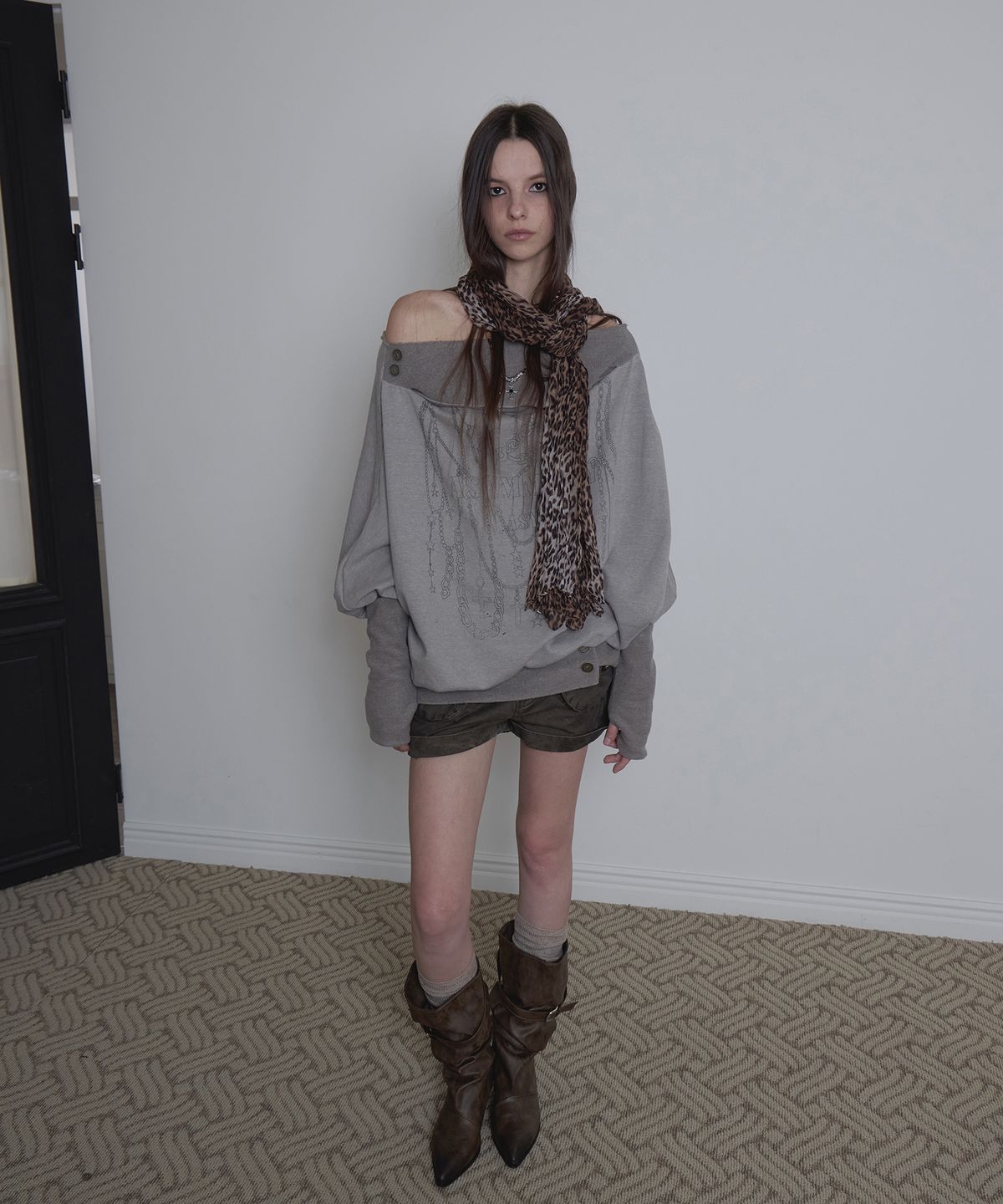 애시메트리(ASYMMETRY) ROUGH DECONSTRUCTED SWEATSHIRT / BEIGE