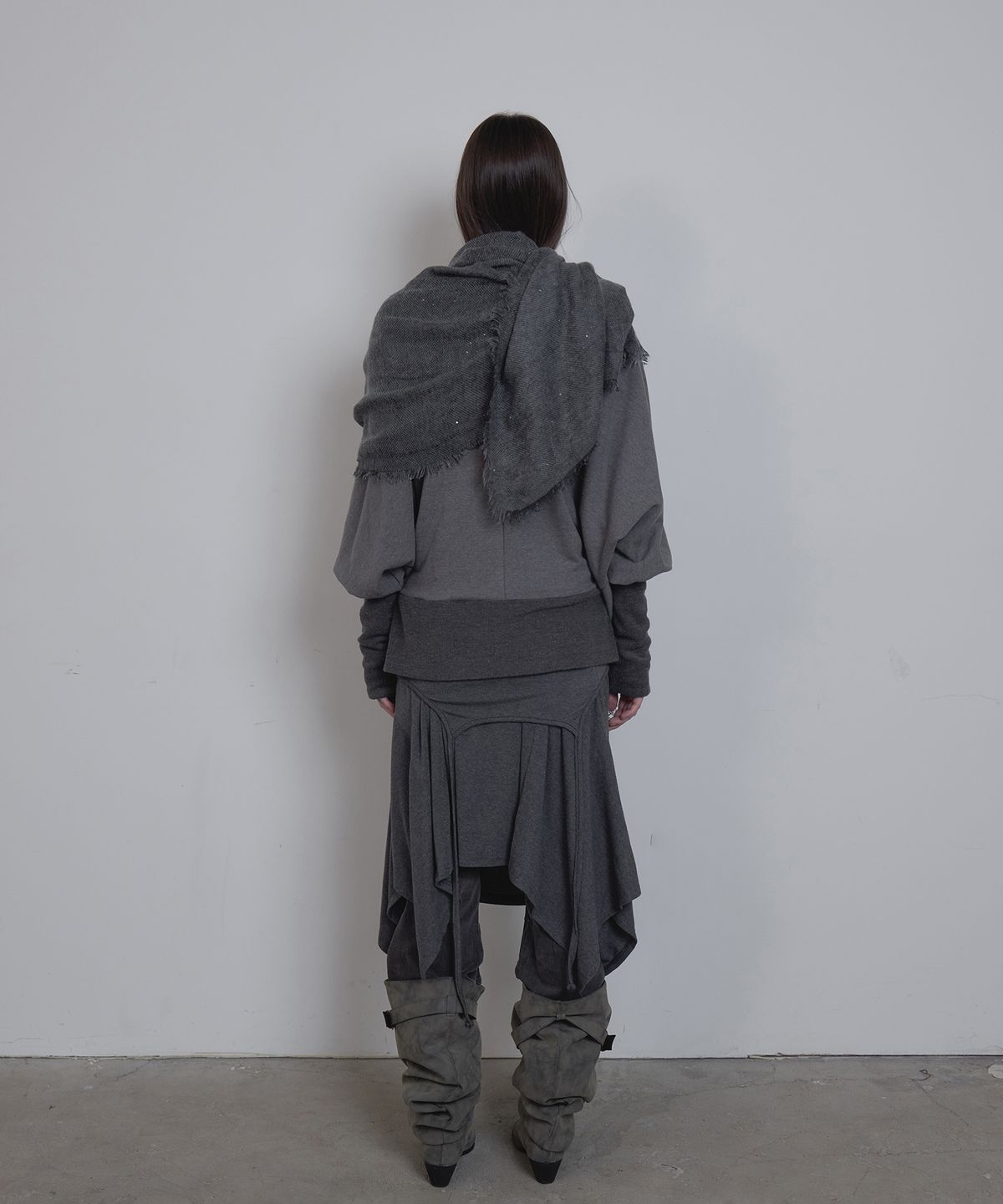 애시메트리(ASYMMETRY) ROUGH DECONSTRUCTED SWEATSHIRT / CHARCOAL