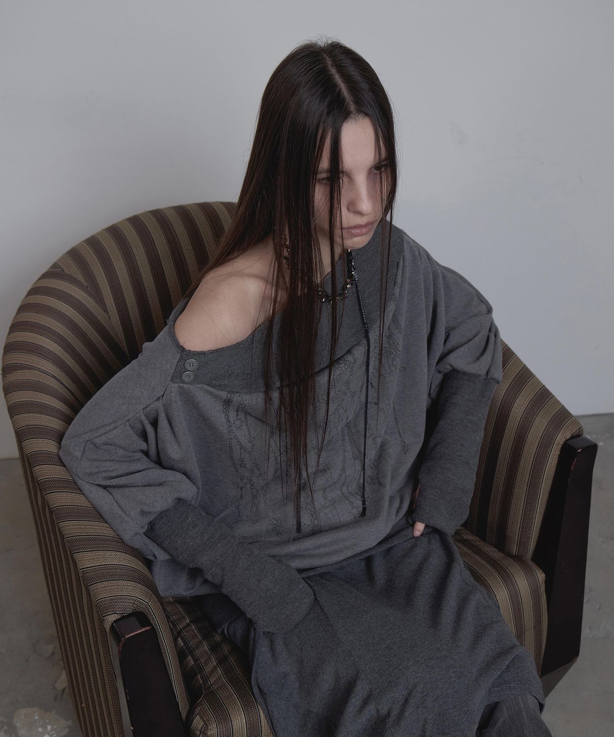 애시메트리(ASYMMETRY) ROUGH DECONSTRUCTED SWEATSHIRT / CHARCOAL