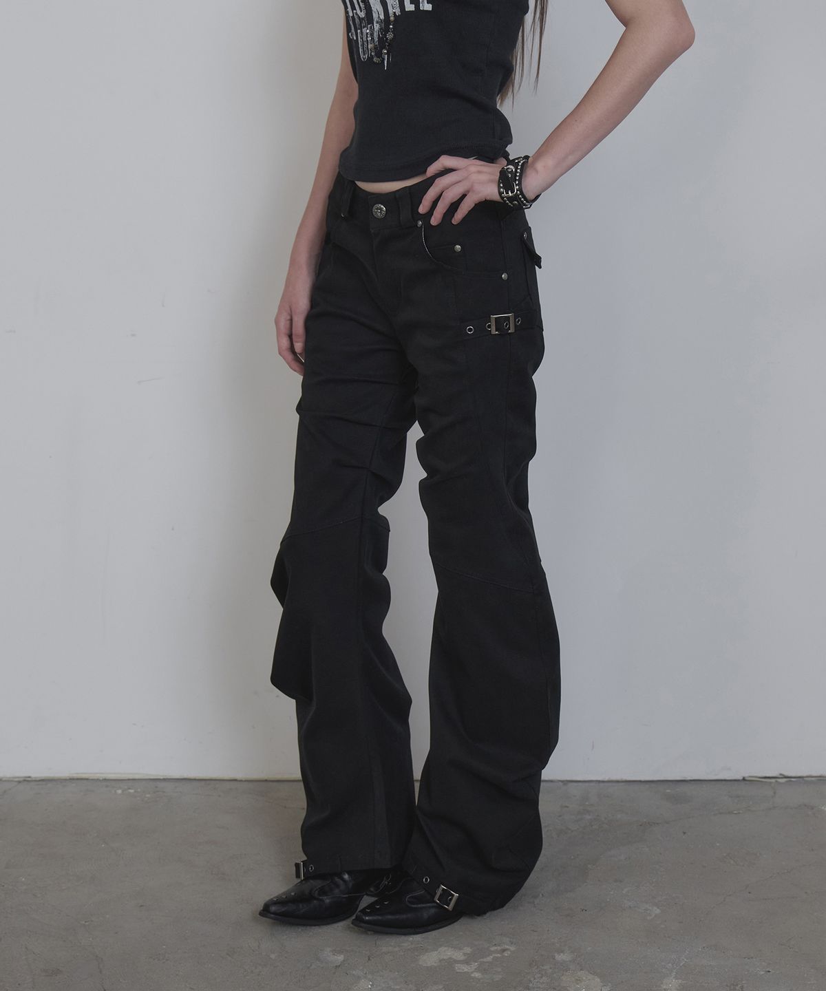애시메트리(ASYMMETRY) BELT CURVED PANTS / BLACK