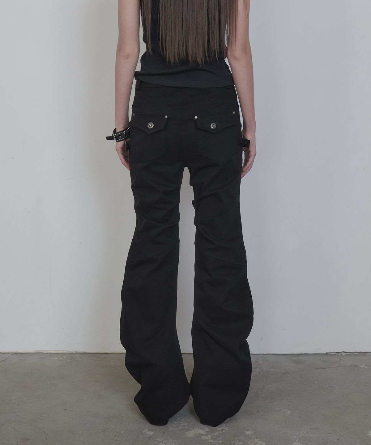 애시메트리(ASYMMETRY) BELT CURVED PANTS / BLACK