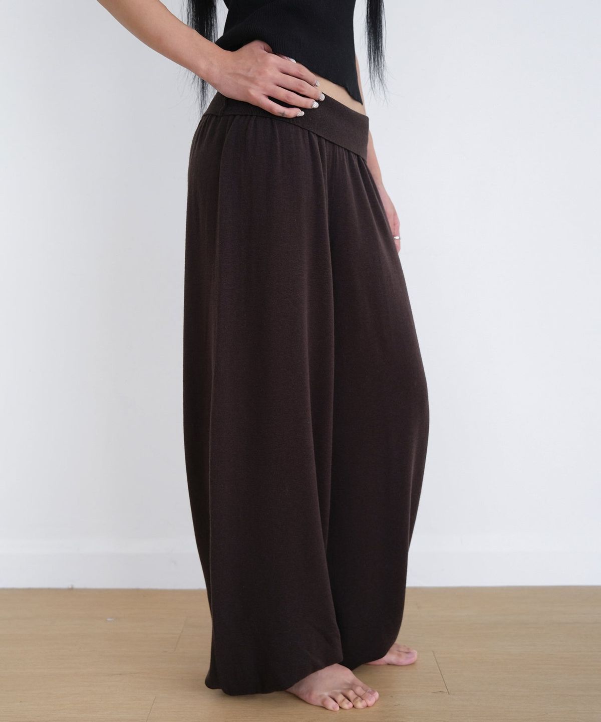 오오티엔(OOTN) WIDE BALLOON KNIT PANTS [BROWN]