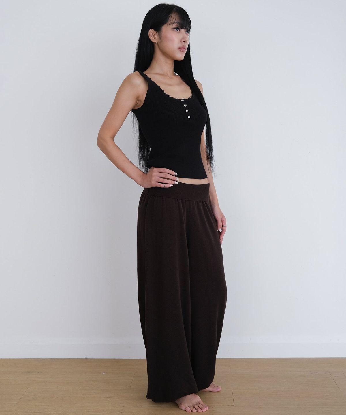오오티엔(OOTN) WIDE BALLOON KNIT PANTS [BROWN]