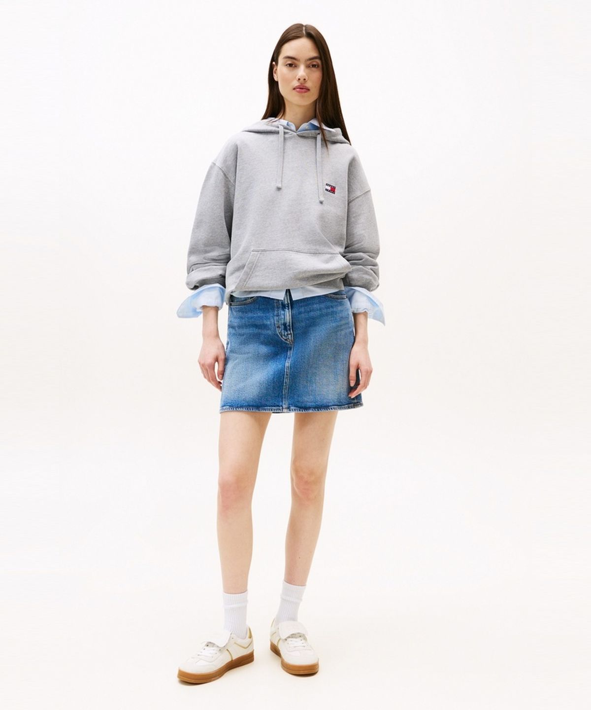 타미진스(TOMMY JEANS) 박시 배지 후디 (T32G7TTO01TMT2Q13)