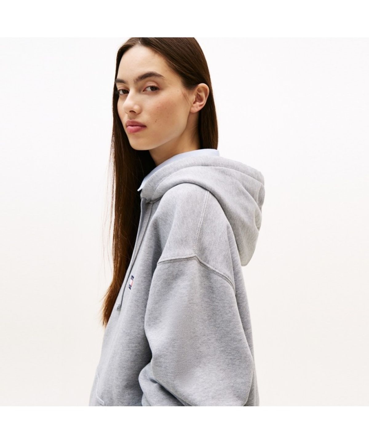 타미진스(TOMMY JEANS) 박시 배지 후디 (T32G7TTO01TMT2Q13)