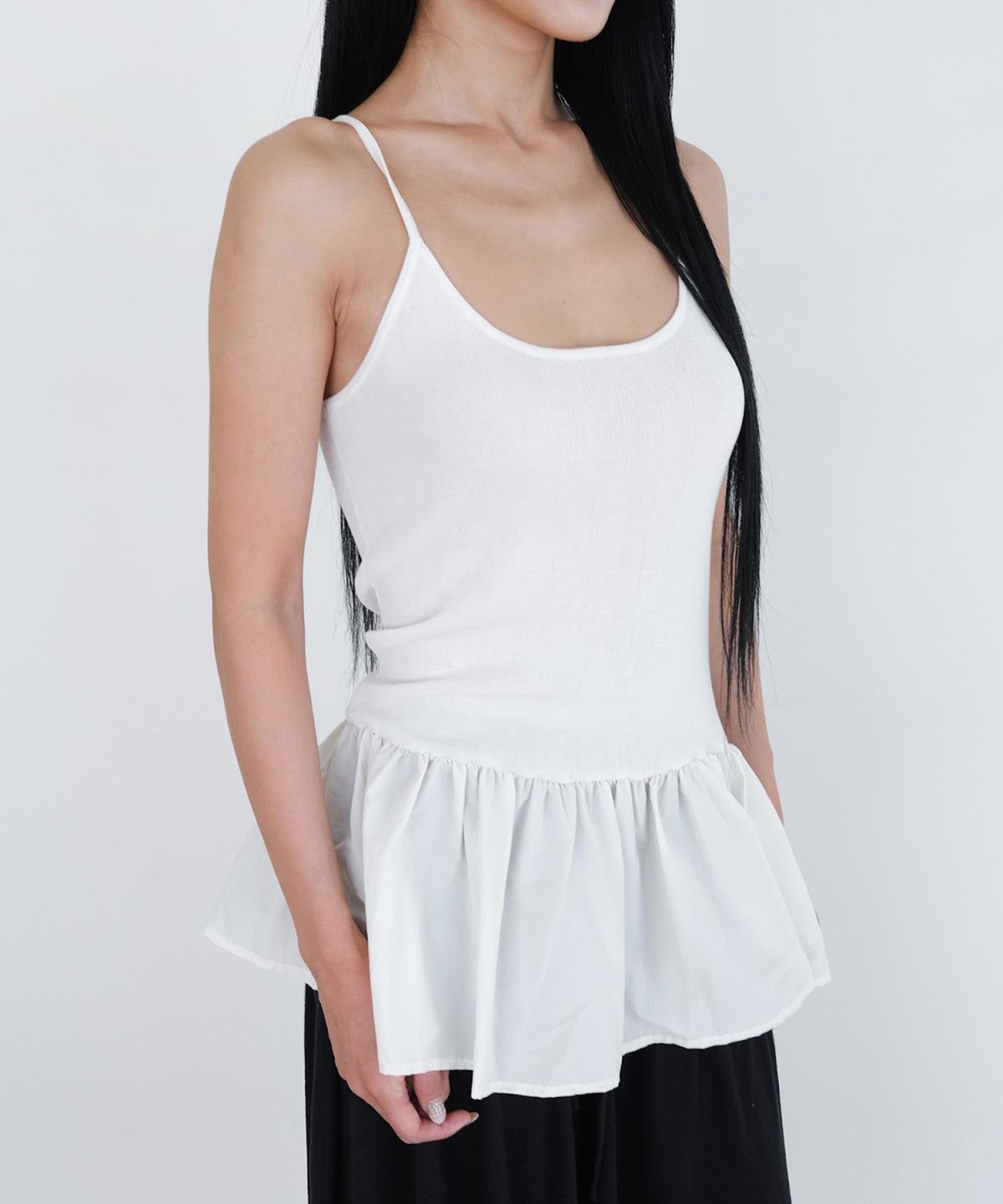오오티엔(OOTN) PEPLUM KNIT CAMISOLE [IVORY]
