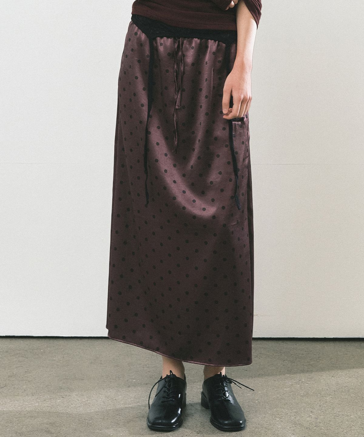 닉앤니콜(NICK&NICOLE) DOT SATIN LONG SKIRT_WINE