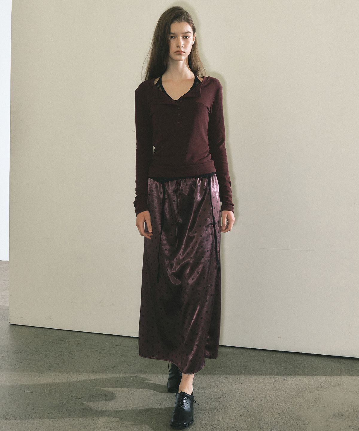 닉앤니콜(NICK&NICOLE) DOT SATIN LONG SKIRT_WINE