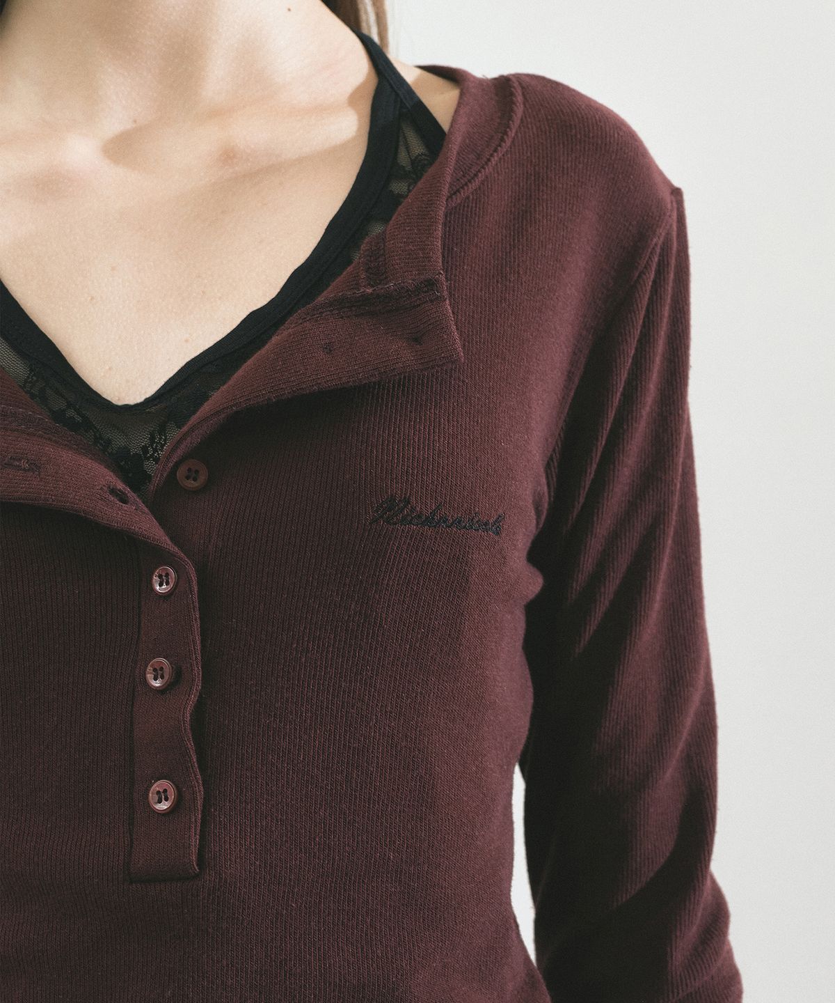 닉앤니콜(NICK&NICOLE) BUTTON HENLEY LONG SLEEVE TOP_WINE